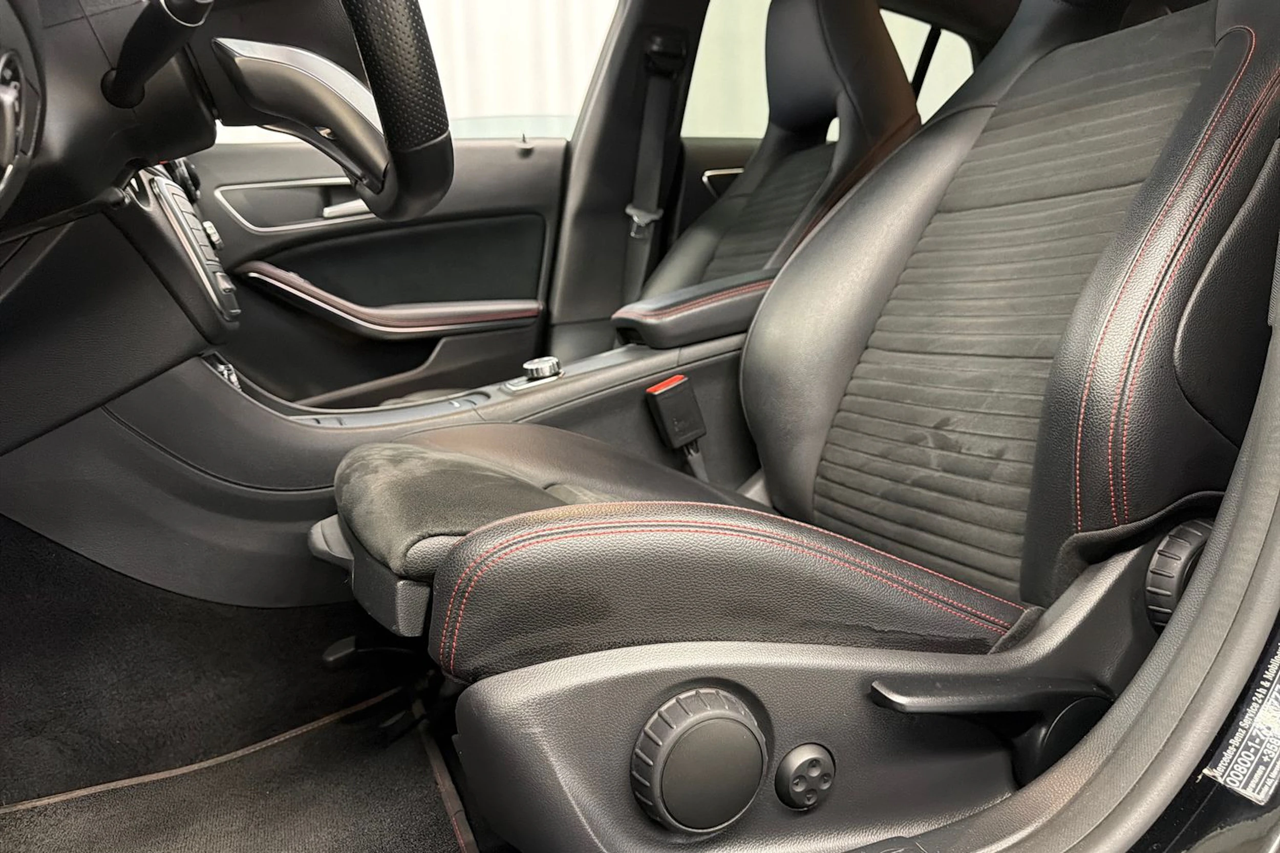 musta Mercedes-Benz CLA 2018 kuva 19.