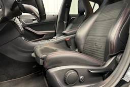 musta Mercedes-Benz CLA 2018 kuva 19.
