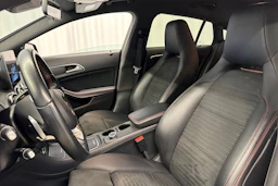 musta Mercedes-Benz CLA 2018 kuva 20.