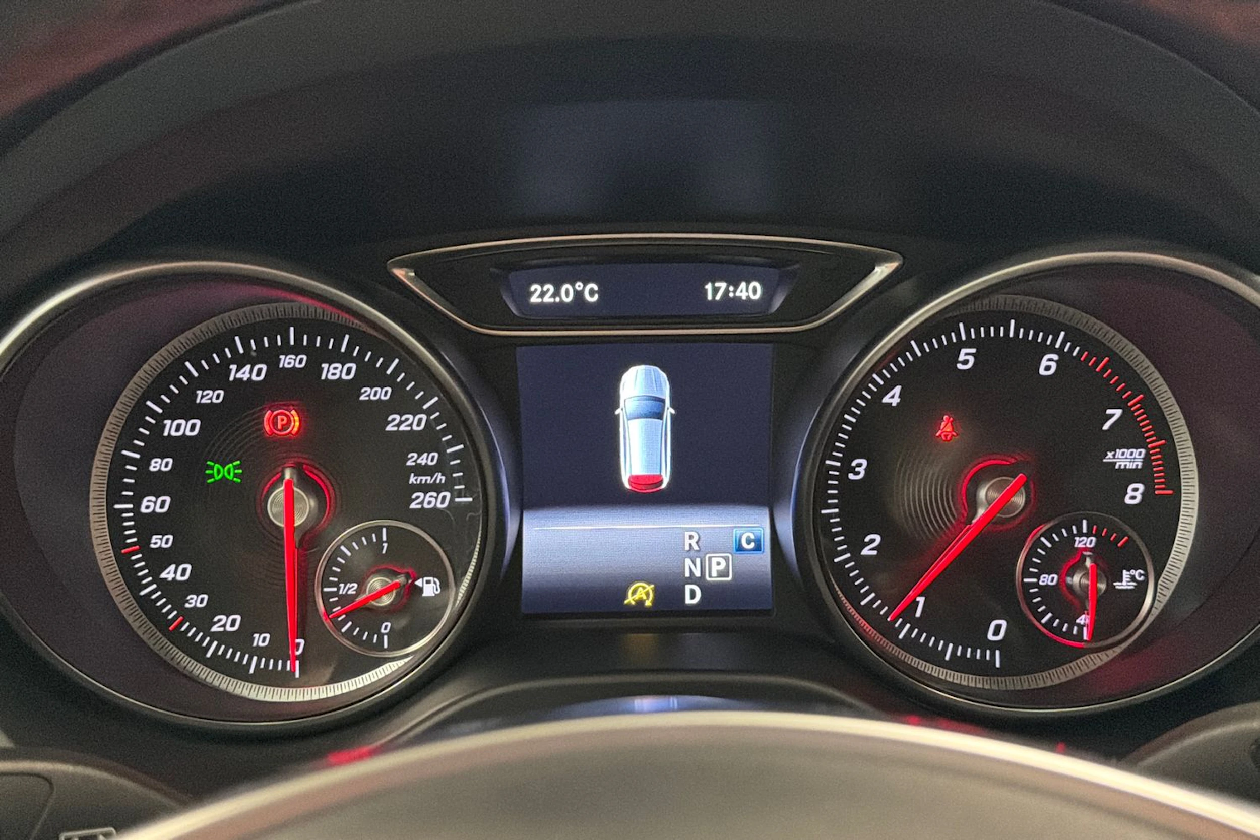 musta Mercedes-Benz CLA 2018 kuva 21.