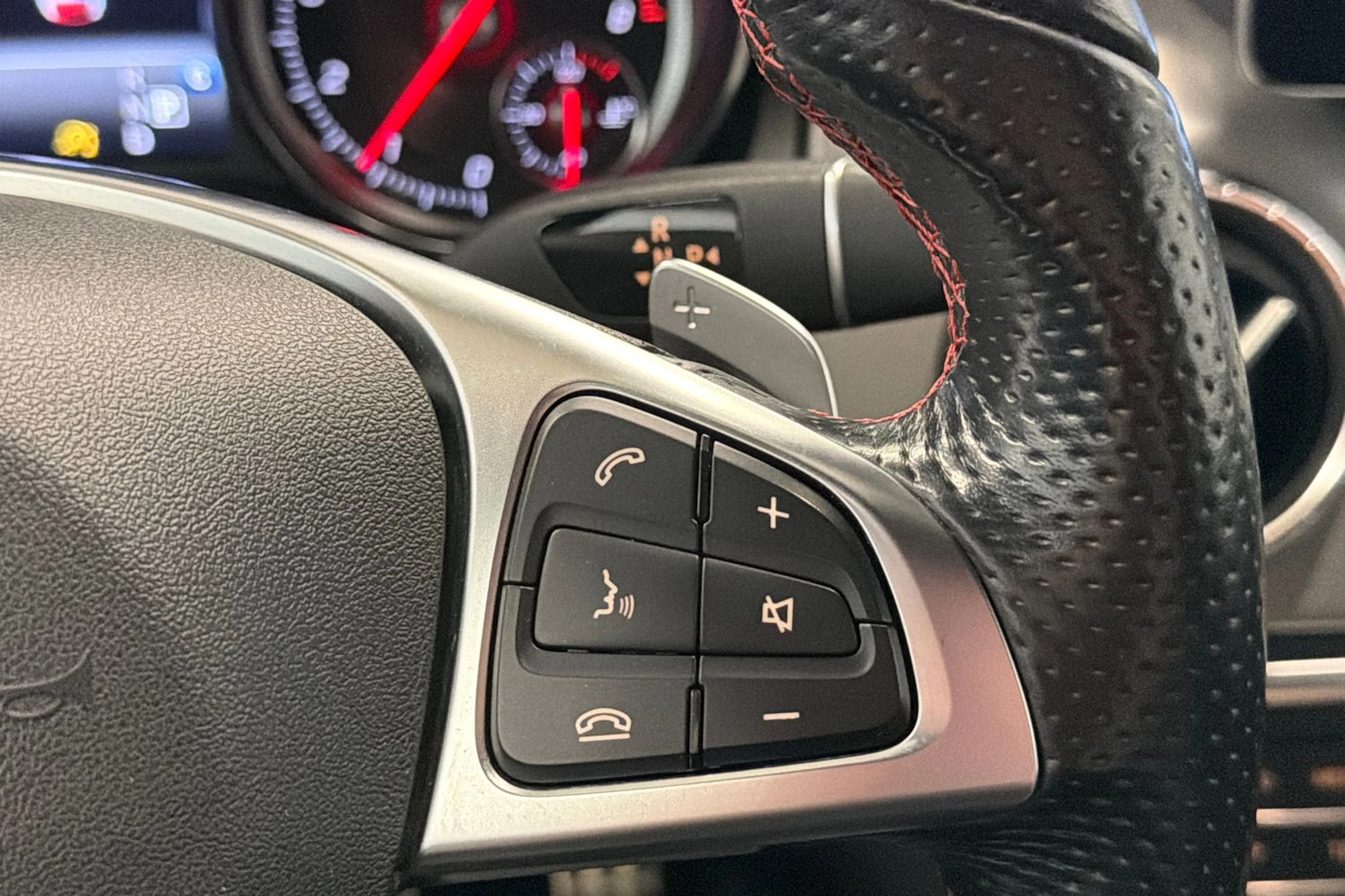 musta Mercedes-Benz CLA 2018 kuva 22.