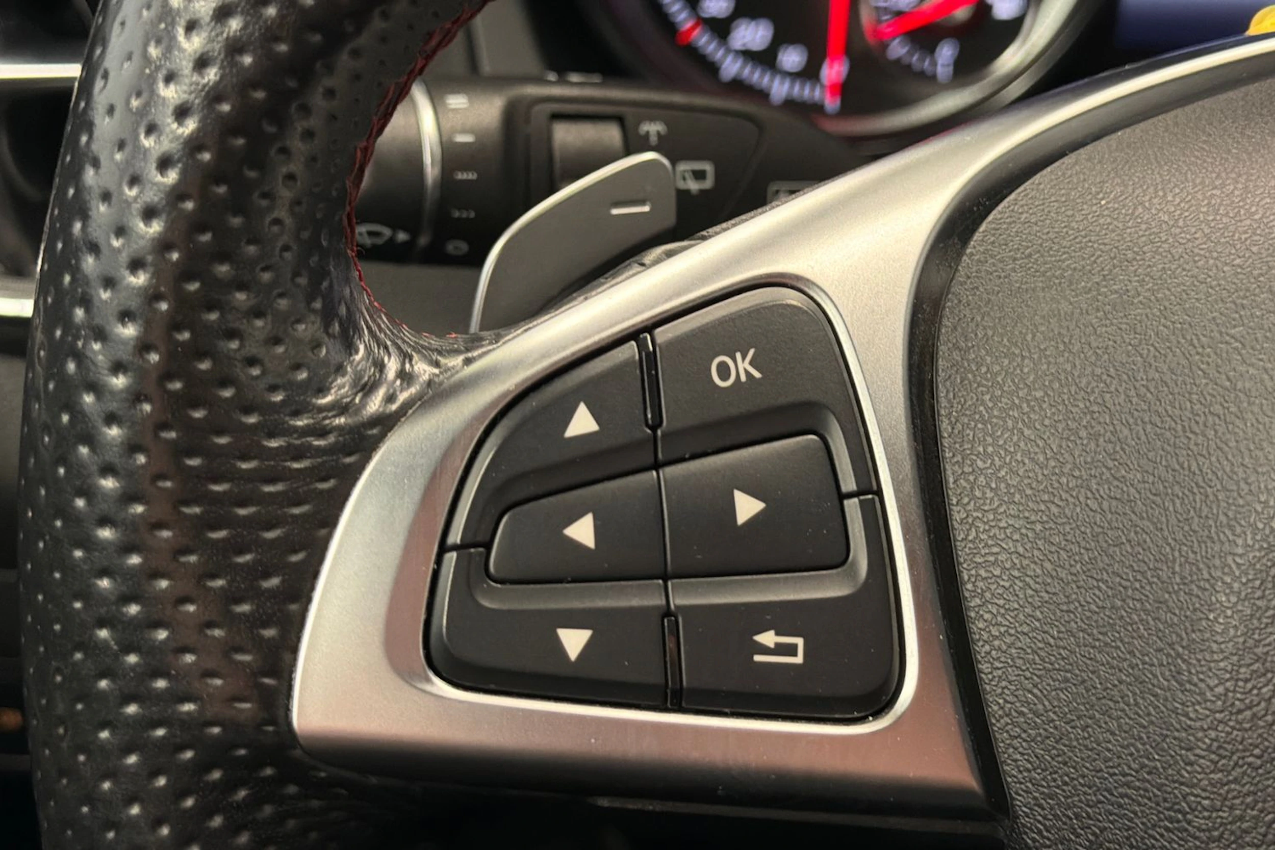 musta Mercedes-Benz CLA 2018 kuva 23.