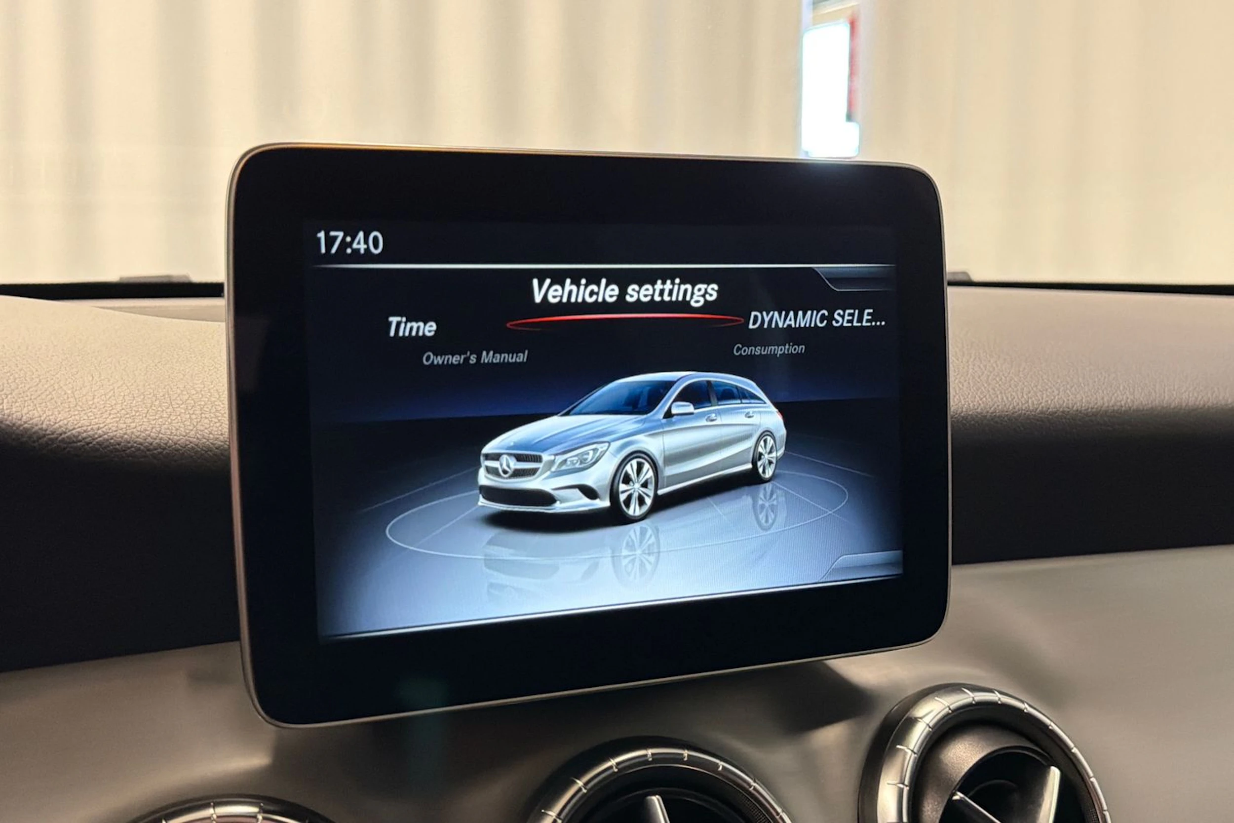 musta Mercedes-Benz CLA 2018 kuva 24.