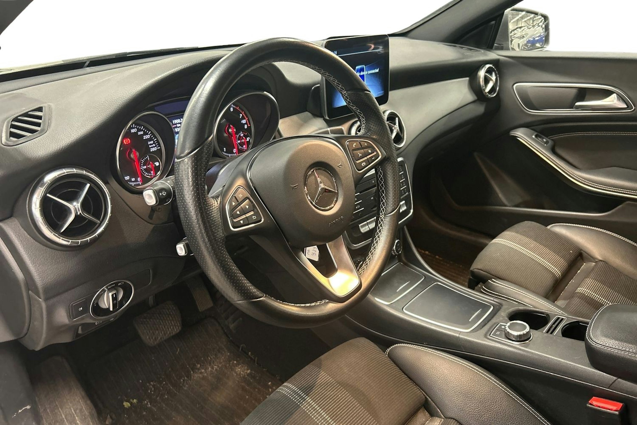 harmaa Mercedes-Benz CLA 2018 kuva 3.