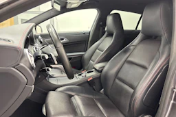 Harmaa Mercedes-Benz CLA 2018 kuva 11.