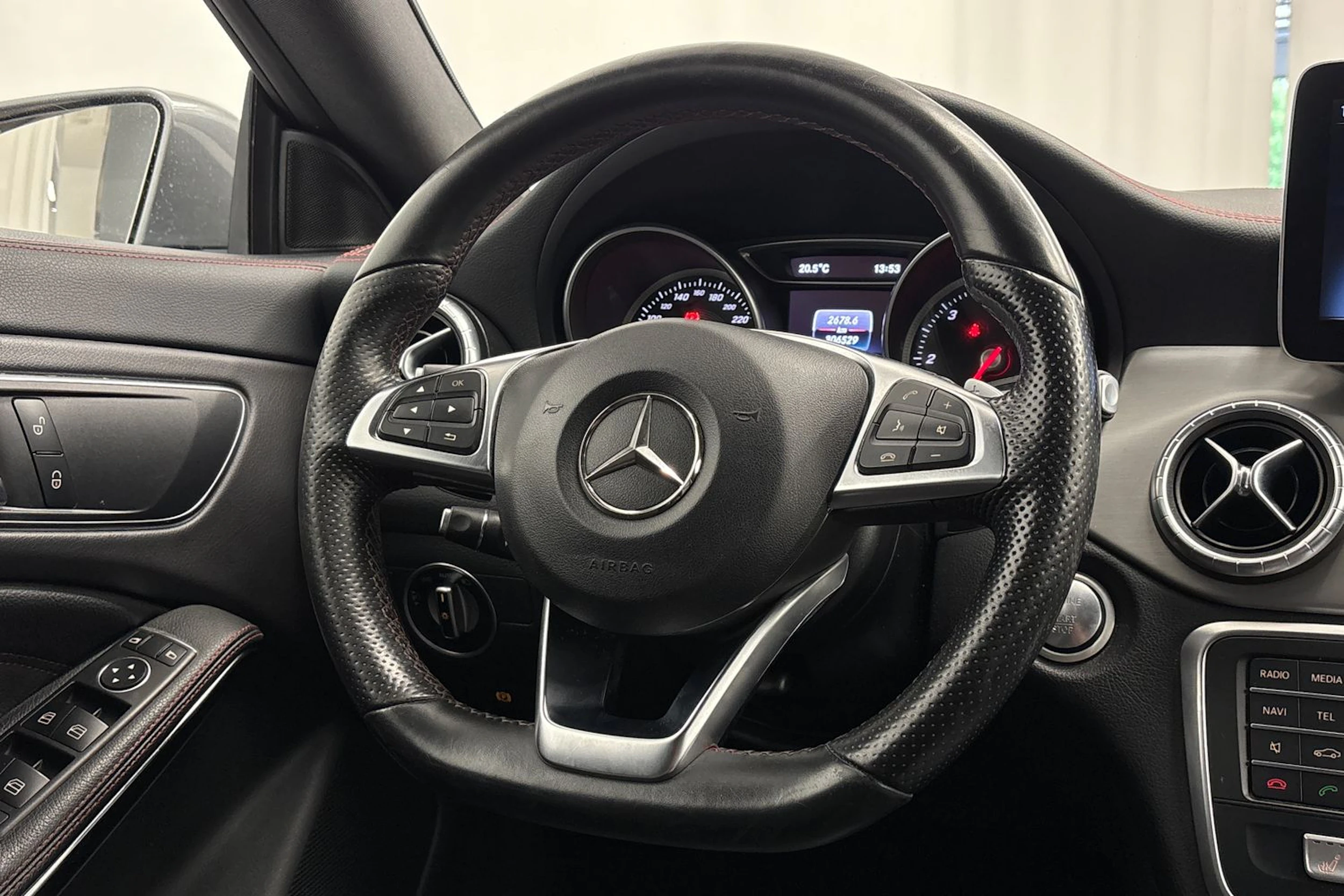 Harmaa Mercedes-Benz CLA 2018 kuva 12.