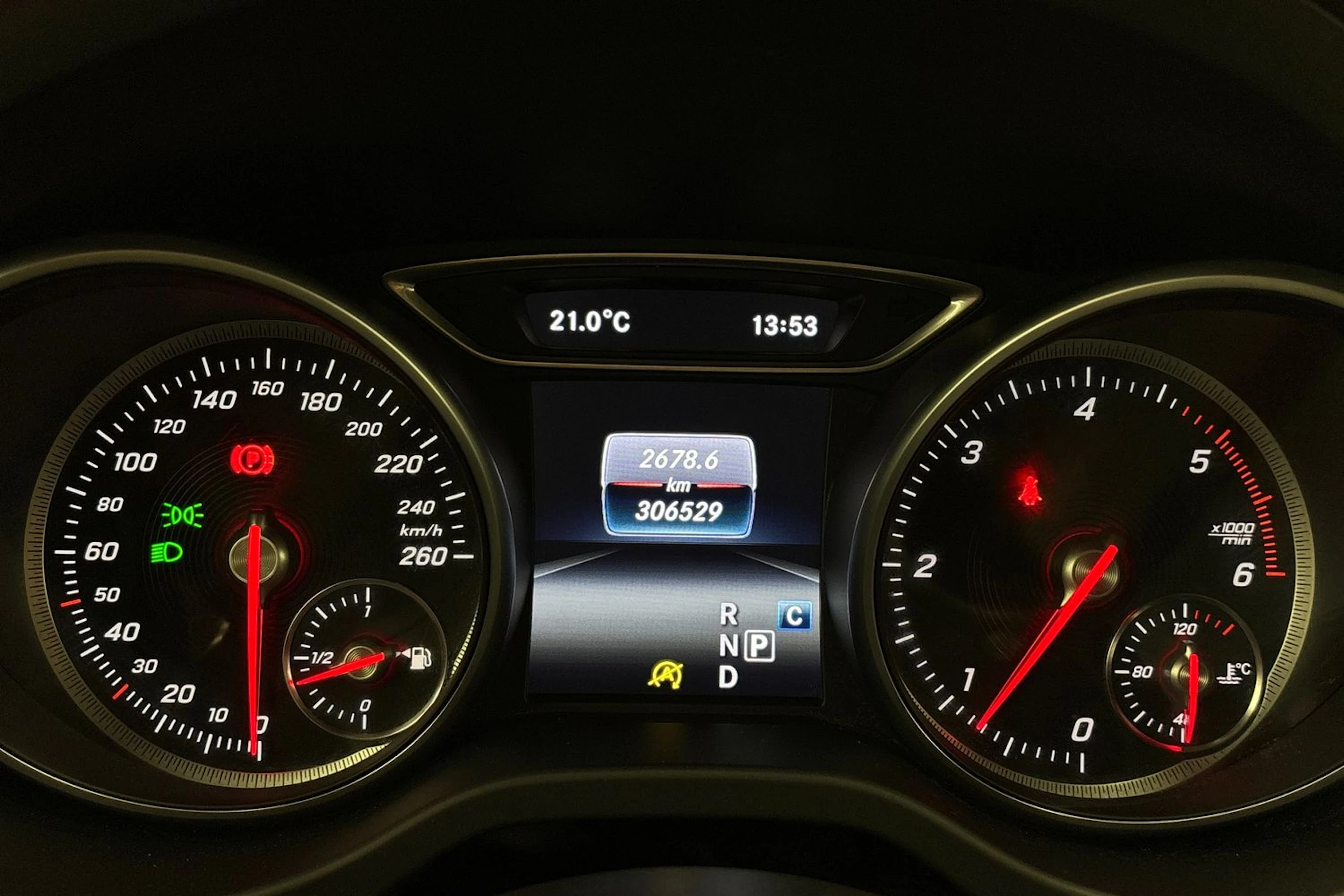 Harmaa Mercedes-Benz CLA 2018 kuva 15.