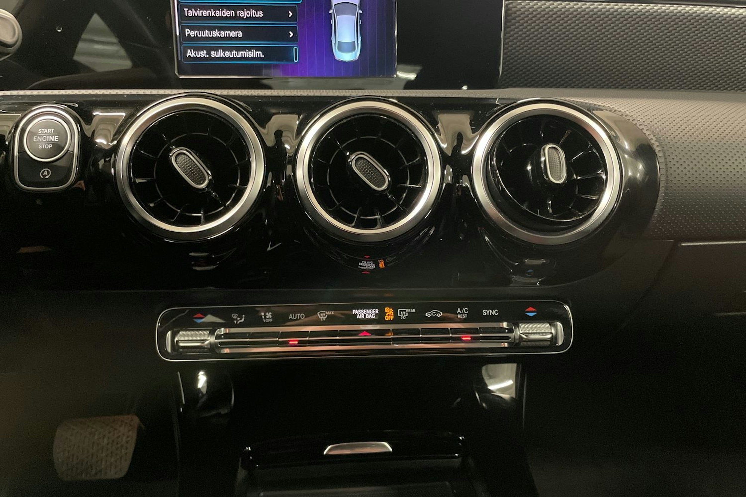 musta Mercedes-Benz CLA 2019 kuva 22.