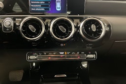 musta Mercedes-Benz CLA 2019 kuva 22.