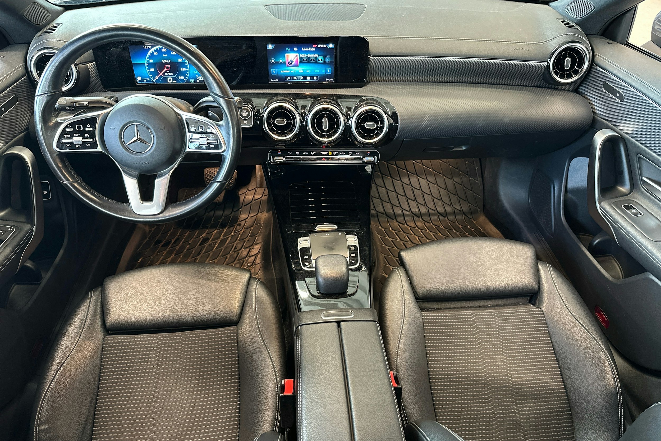 harmaa Mercedes-Benz CLA 2019 kuva 11.