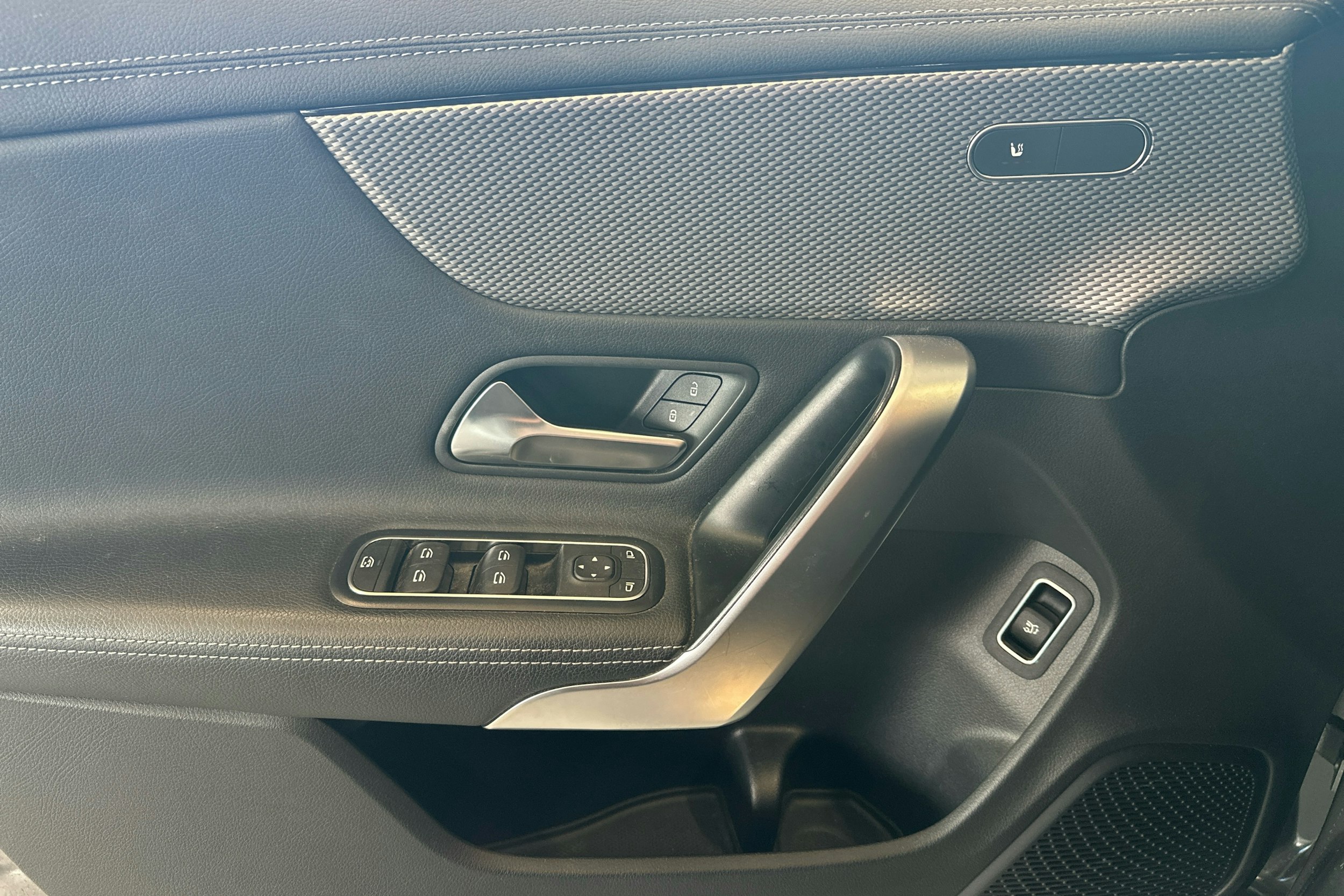 harmaa Mercedes-Benz CLA 2019 kuva 21.