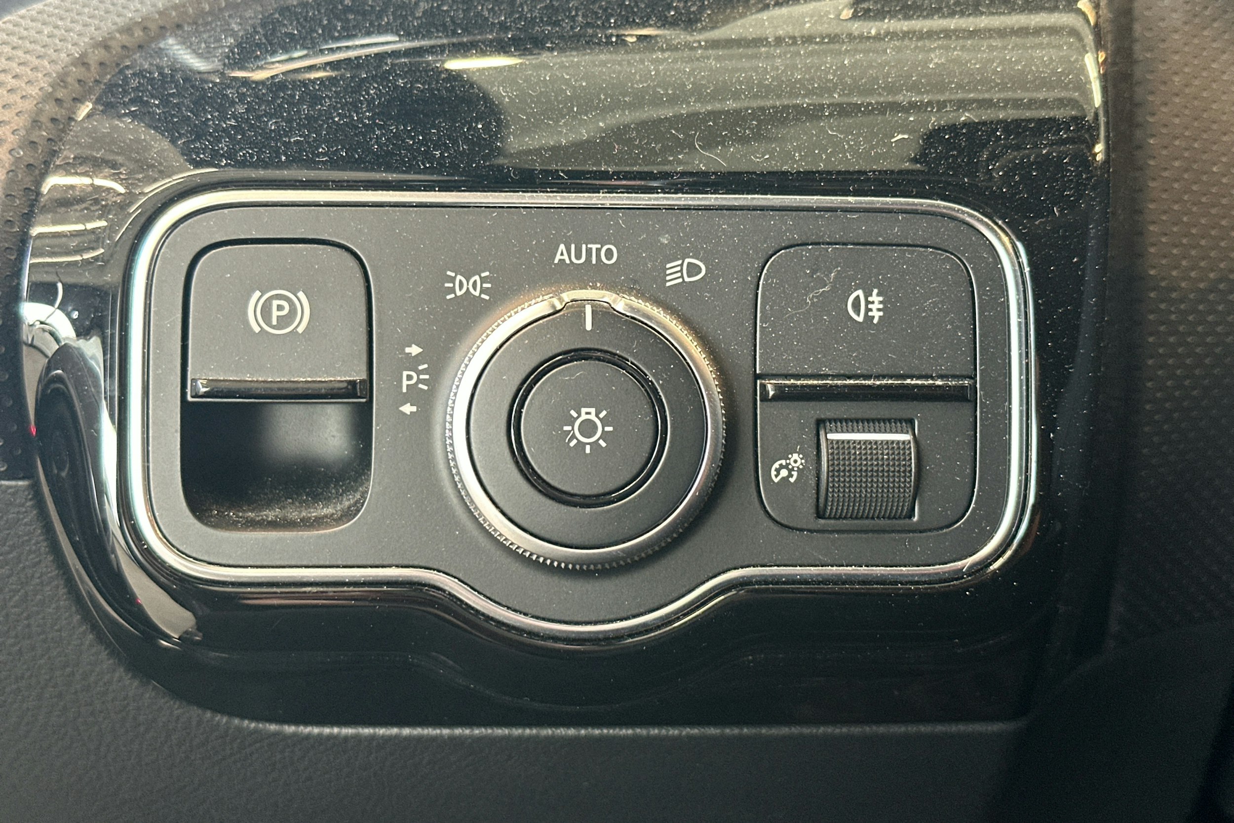 harmaa Mercedes-Benz CLA 2019 kuva 22.
