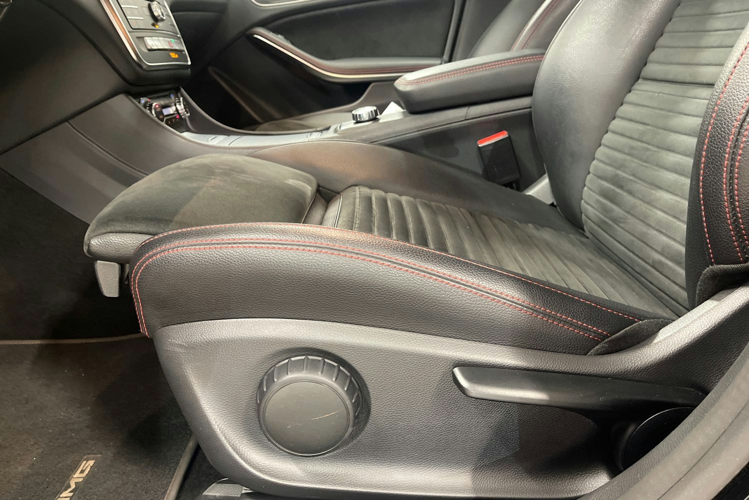 musta Mercedes-Benz CLA 2019 kuva 14.