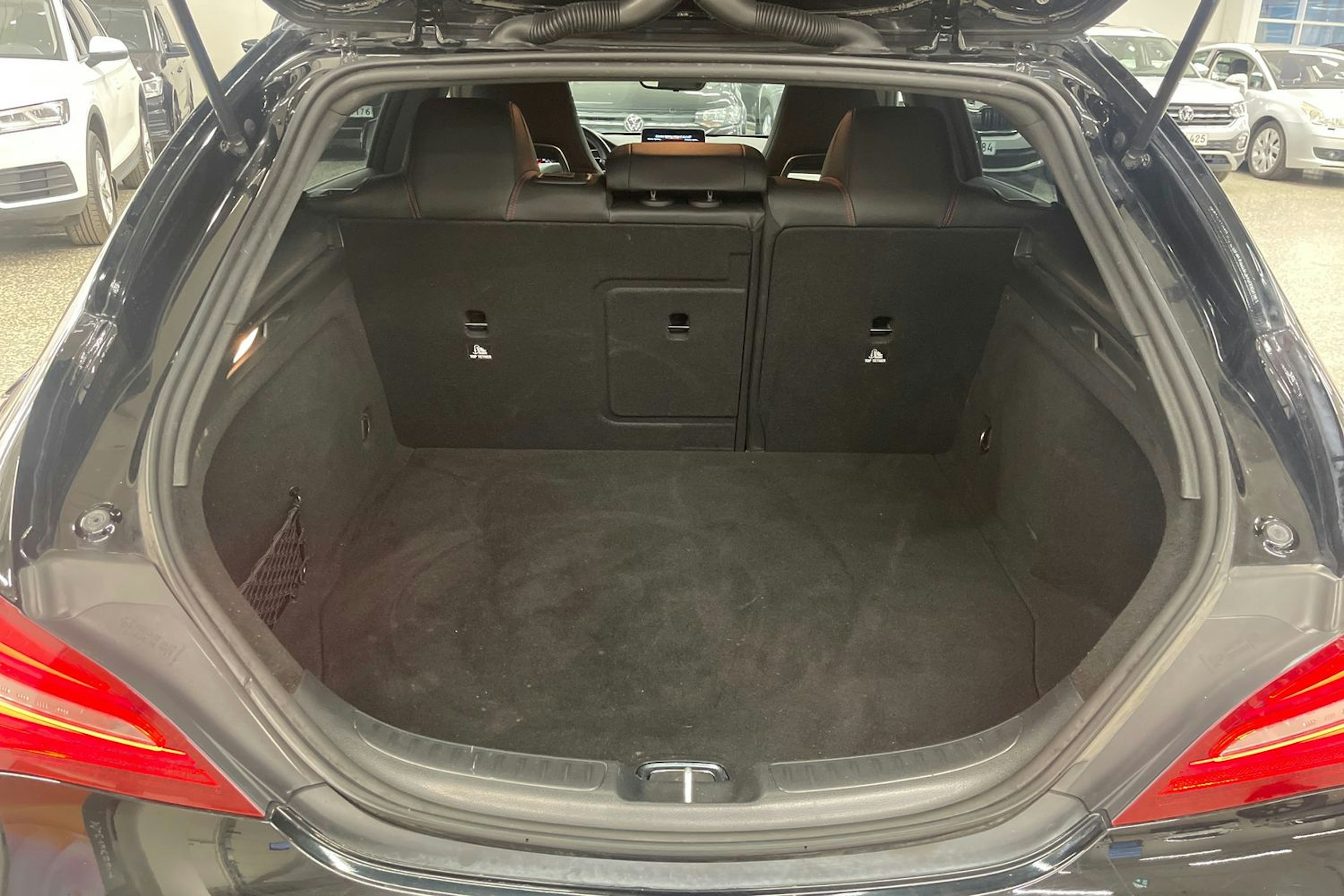 musta Mercedes-Benz CLA 2019 kuva 23.