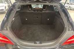 musta Mercedes-Benz CLA 2019 kuva 23.