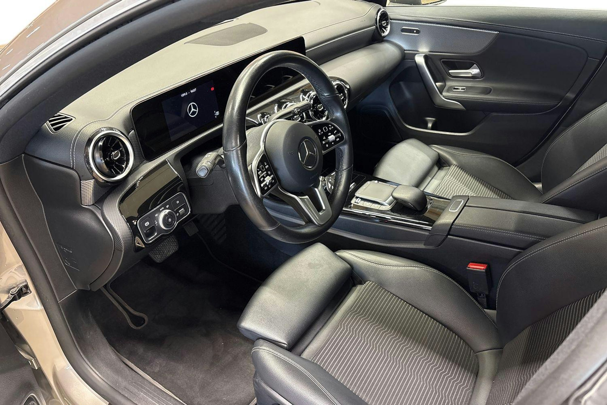 harmaa Mercedes-Benz CLA 2020 kuva 7.