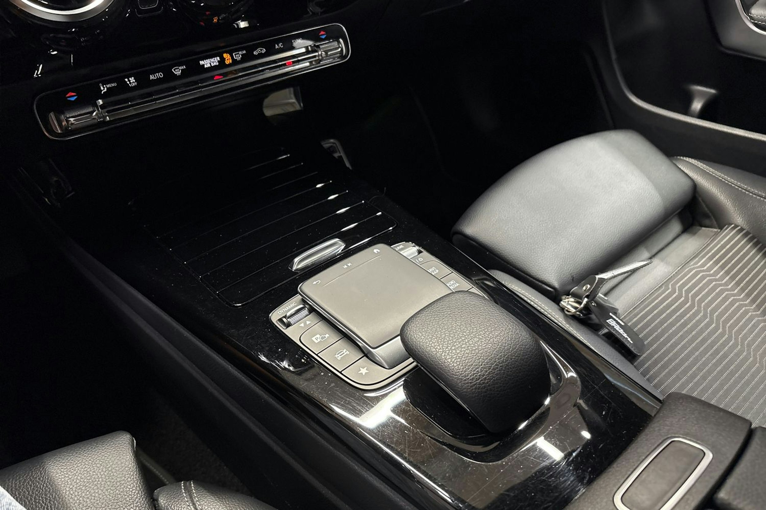 harmaa Mercedes-Benz CLA 2020 kuva 18.