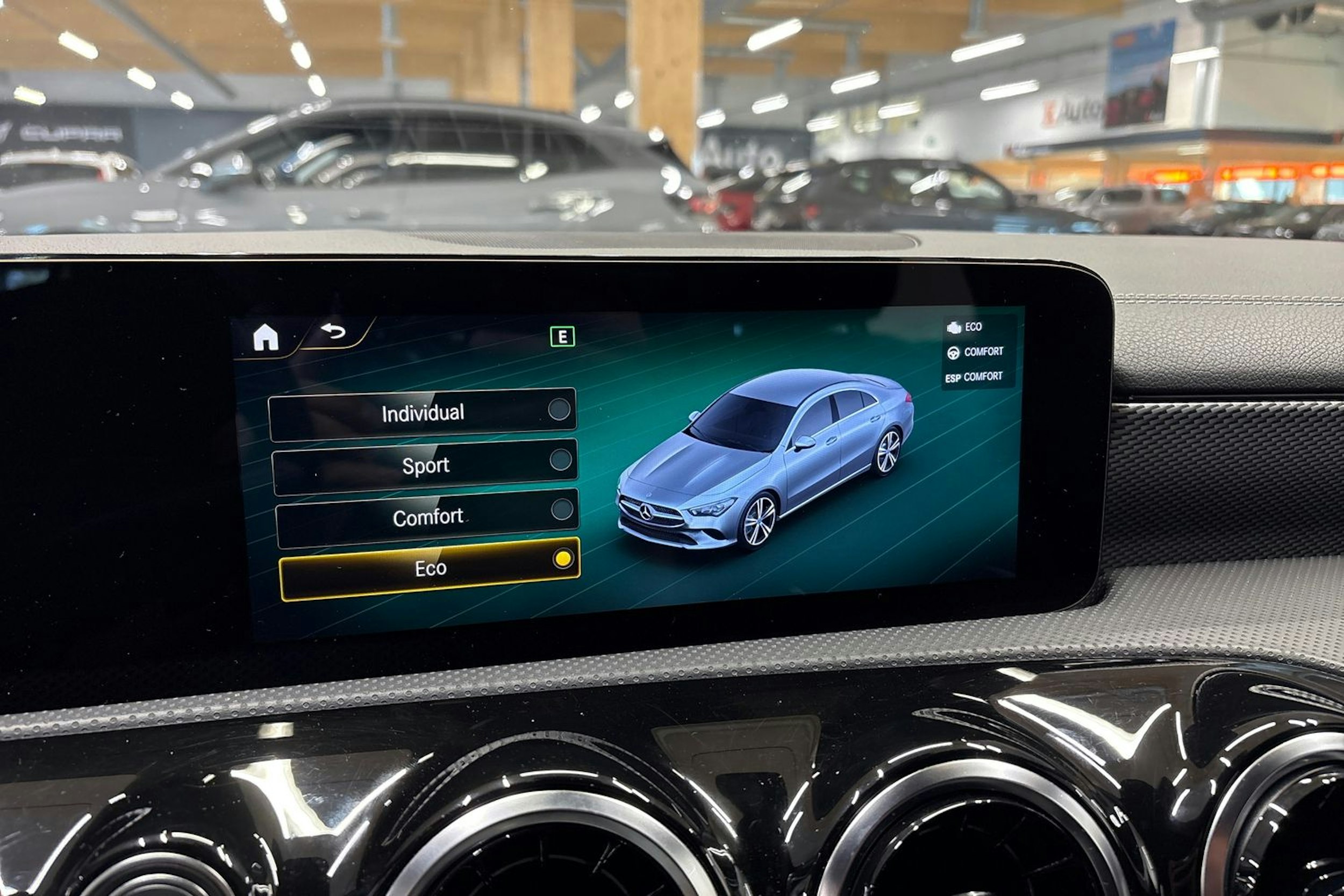 harmaa Mercedes-Benz CLA 2020 kuva 22.