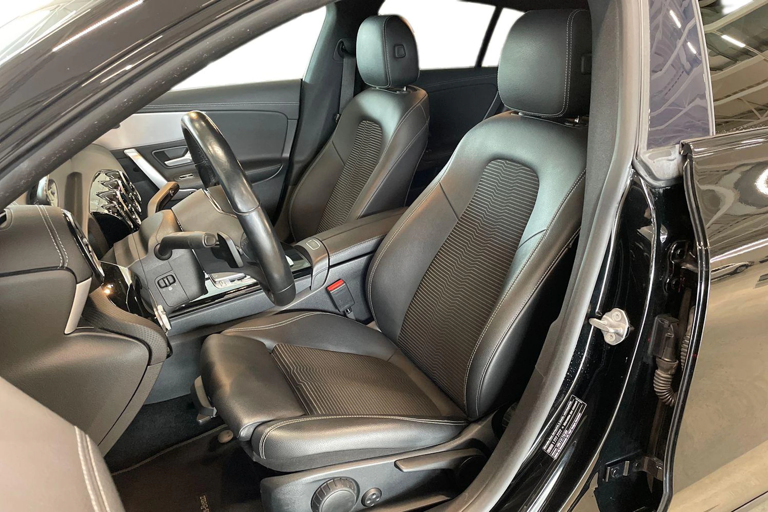 musta Mercedes-Benz CLA 2020 kuva 6.