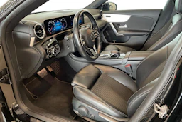 musta Mercedes-Benz CLA 2020 kuva 7.