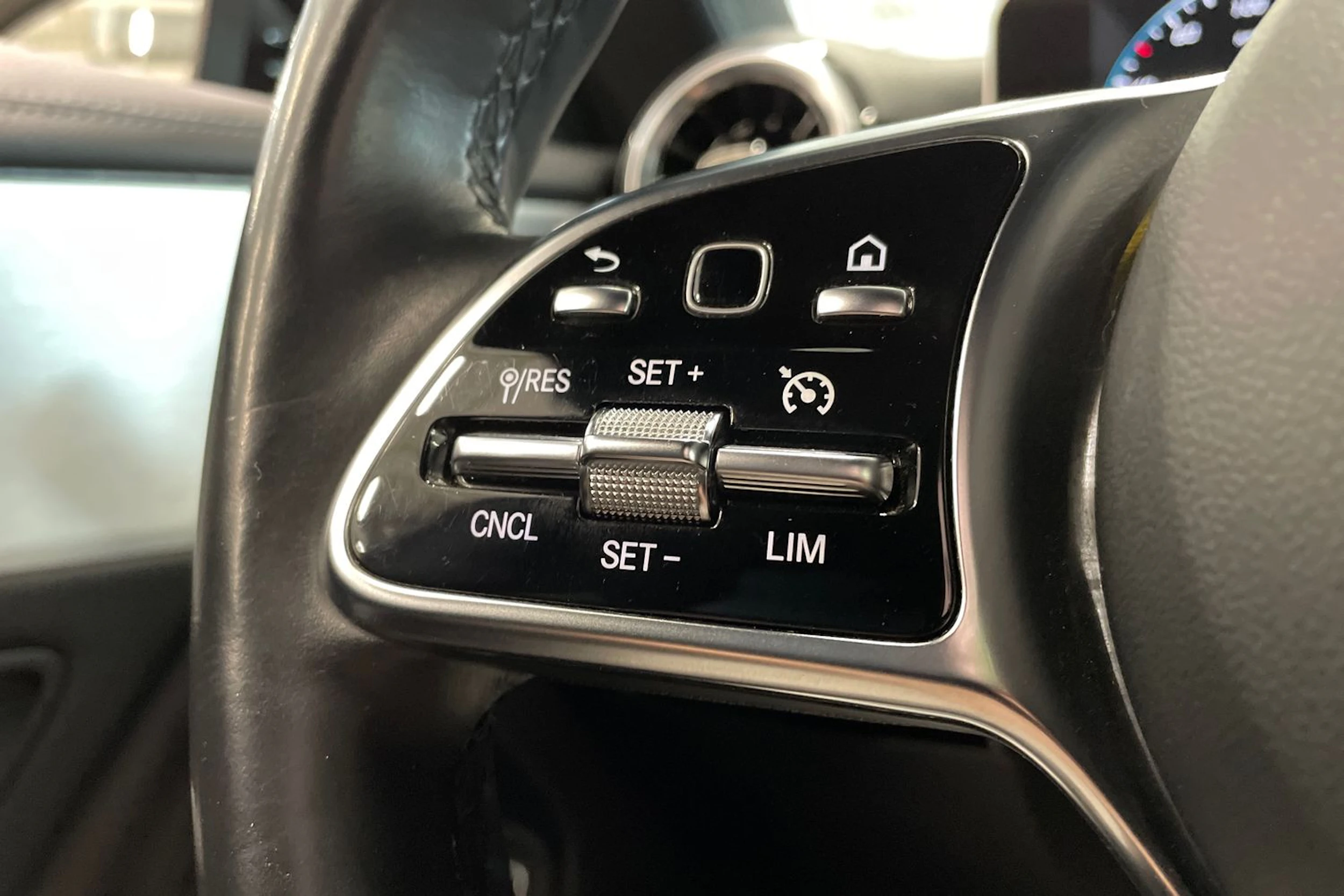 musta Mercedes-Benz CLA 2020 kuva 15.