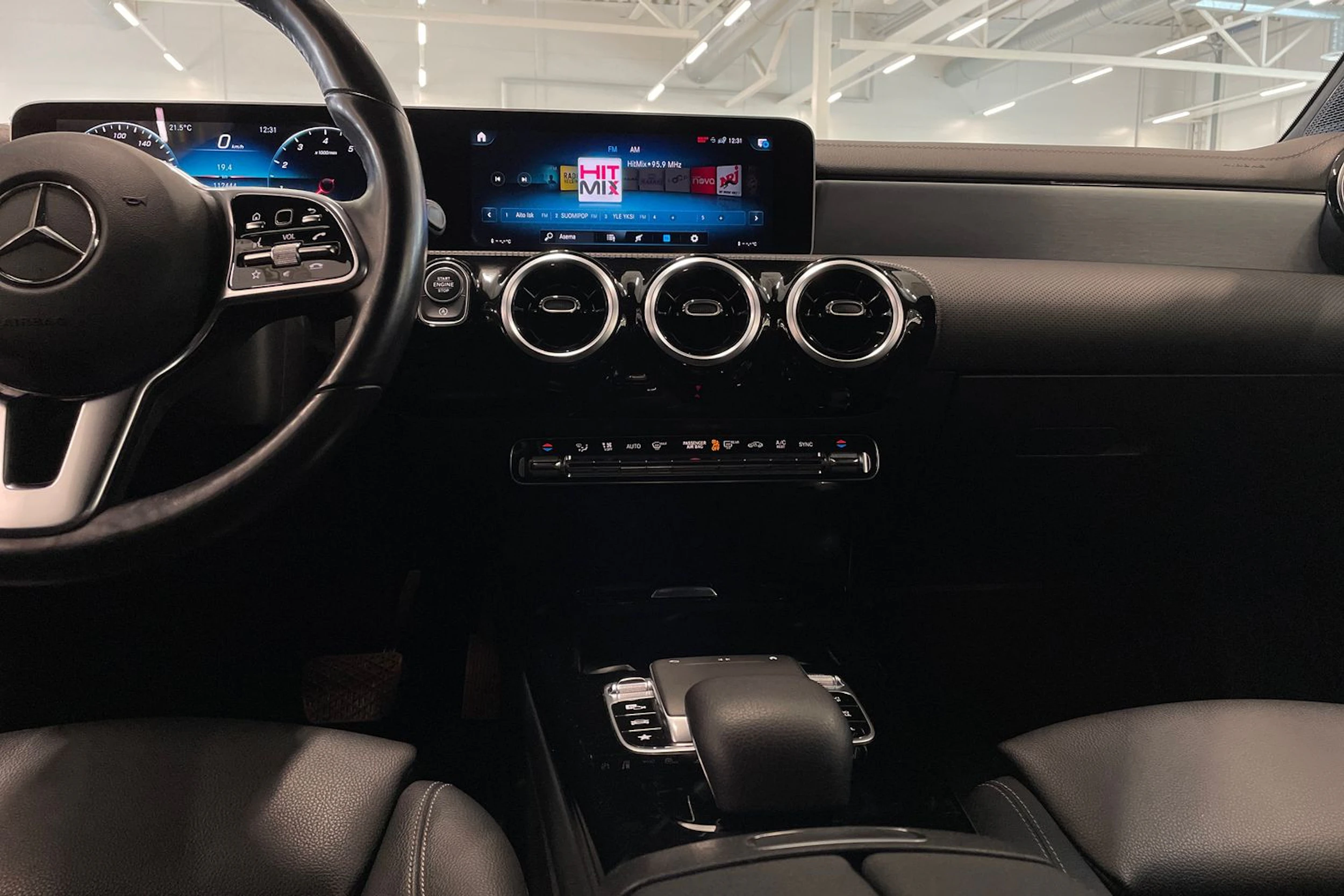 musta Mercedes-Benz CLA 2020 kuva 18.
