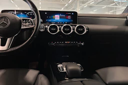 musta Mercedes-Benz CLA 2020 kuva 18.
