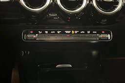musta Mercedes-Benz CLA 2020 kuva 20.