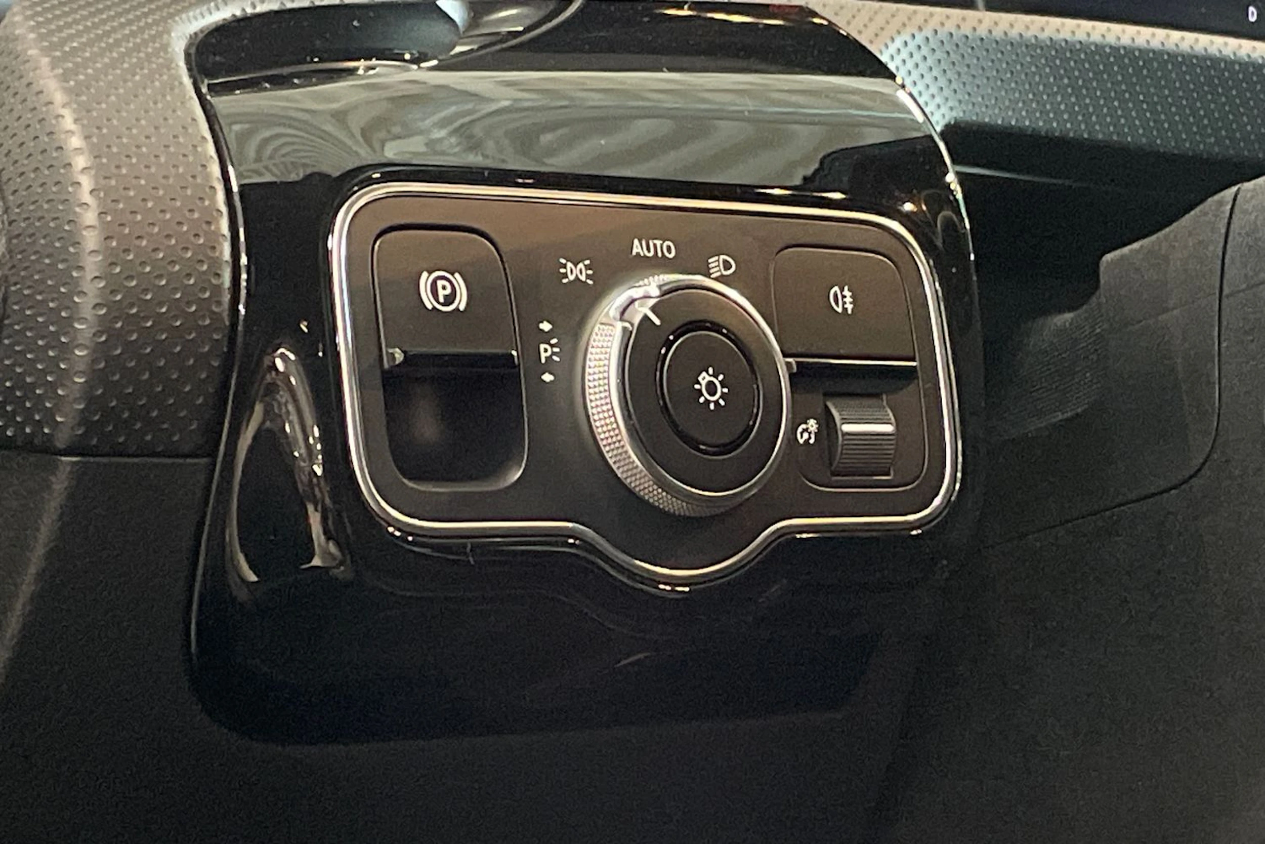 musta Mercedes-Benz CLA 2020 kuva 33.