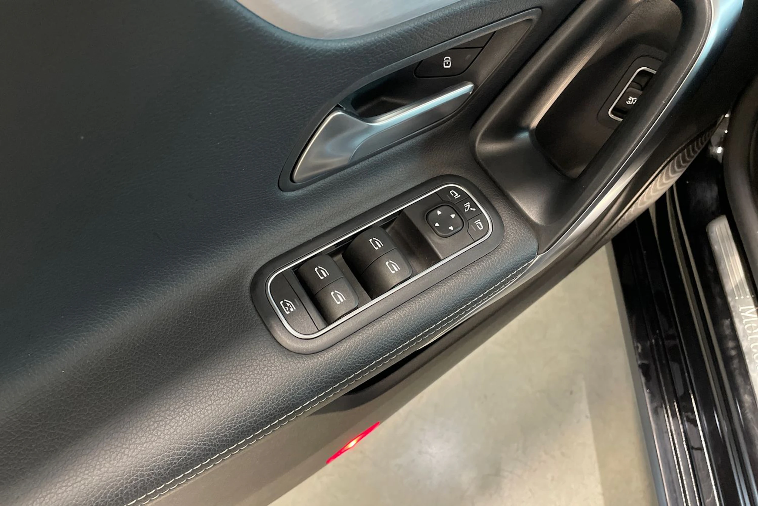 musta Mercedes-Benz CLA 2020 kuva 34.