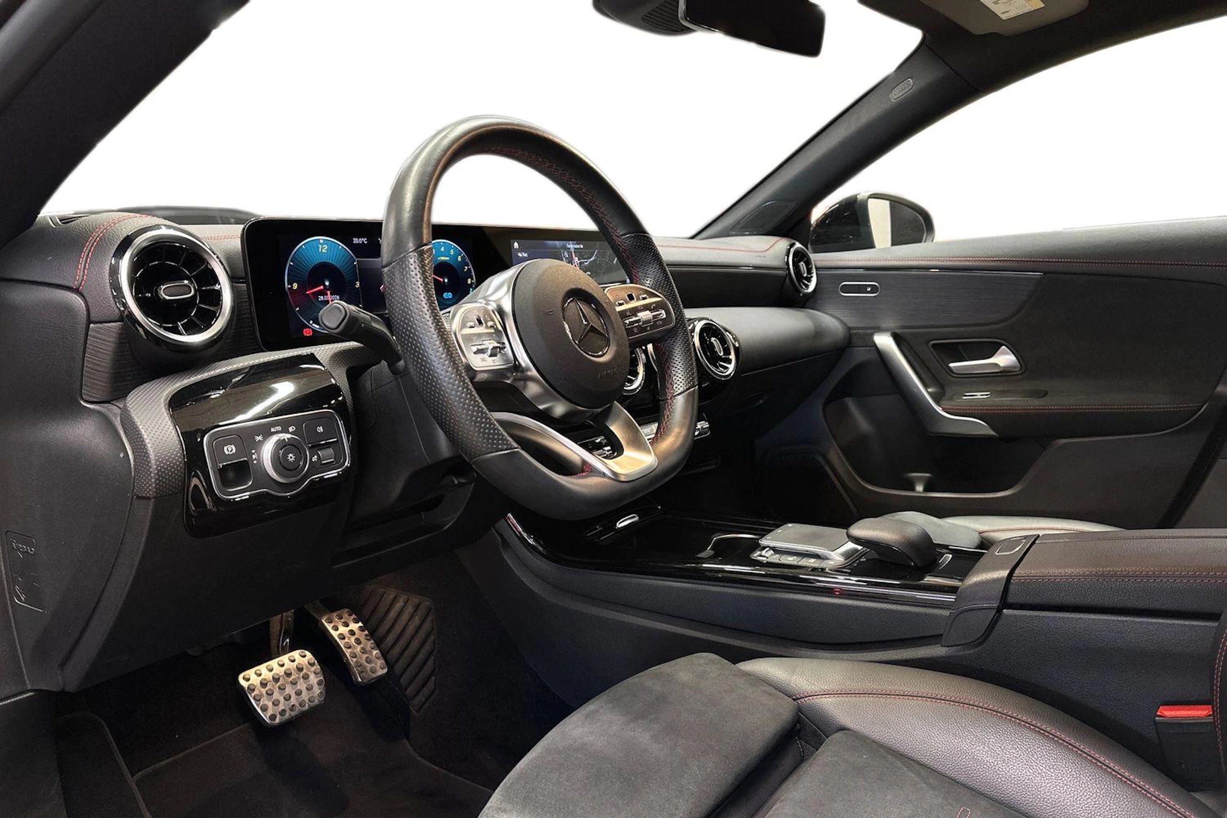 musta Mercedes-Benz CLA 2020 kuva 8.