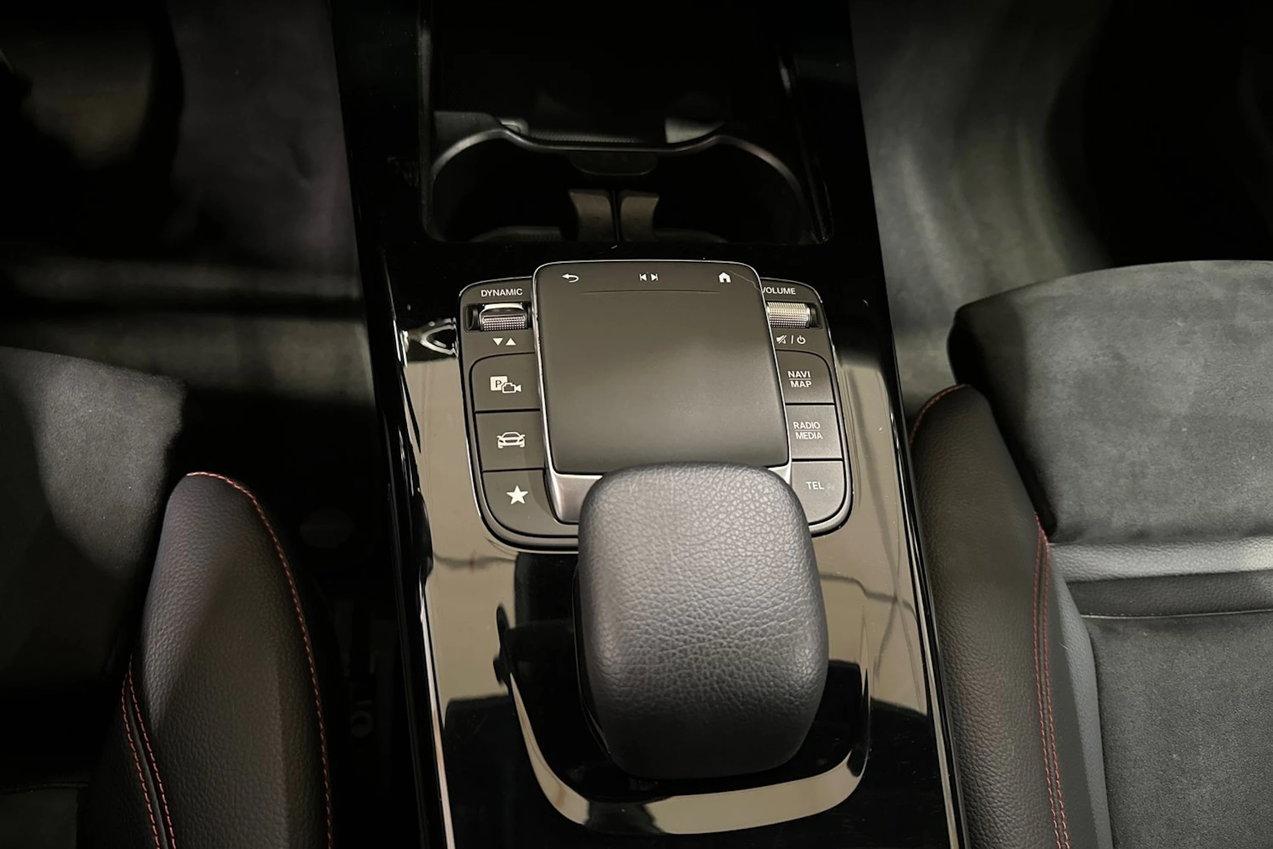 musta Mercedes-Benz CLA 2020 kuva 22.