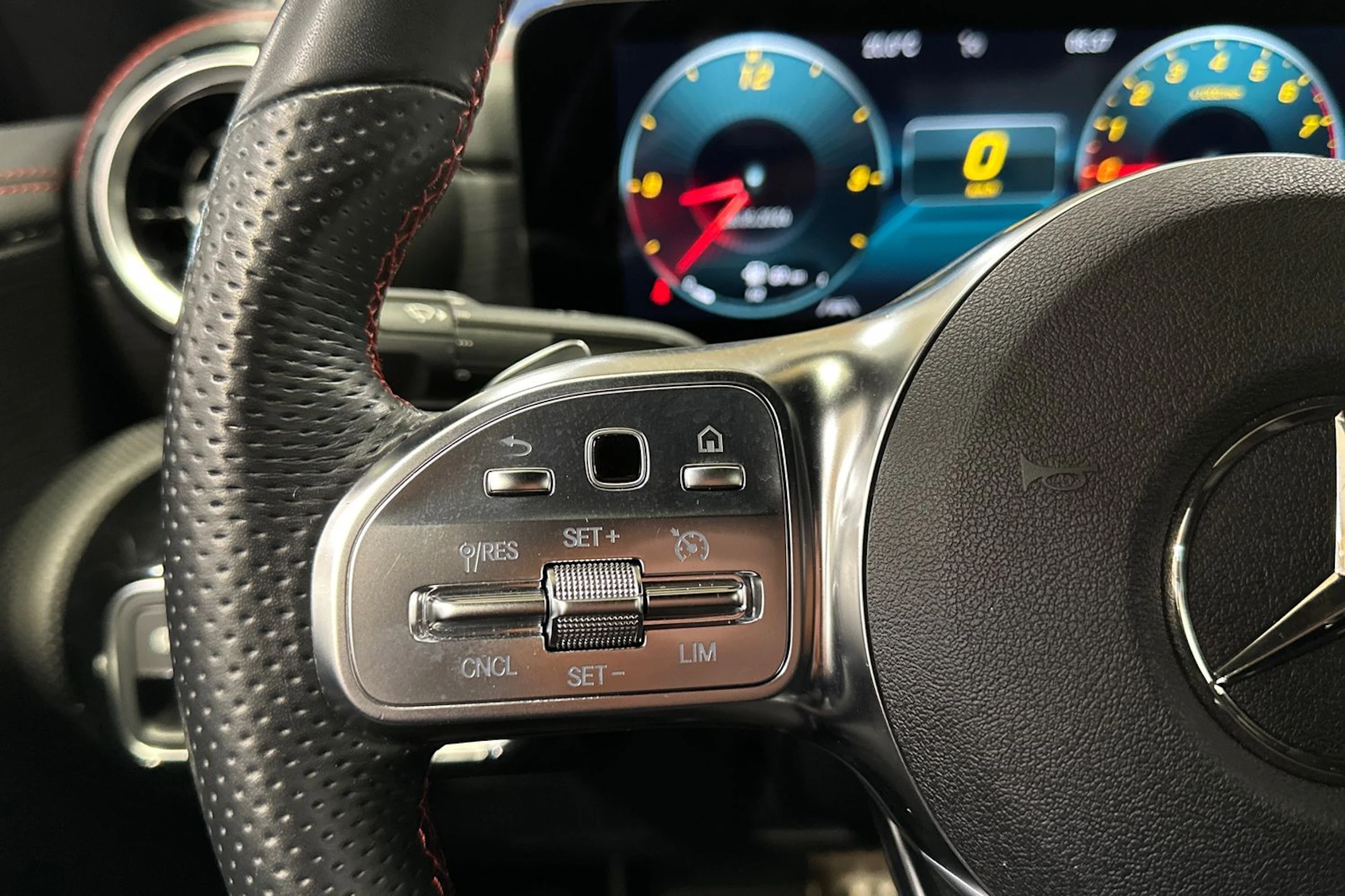 musta Mercedes-Benz CLA 2020 kuva 24.