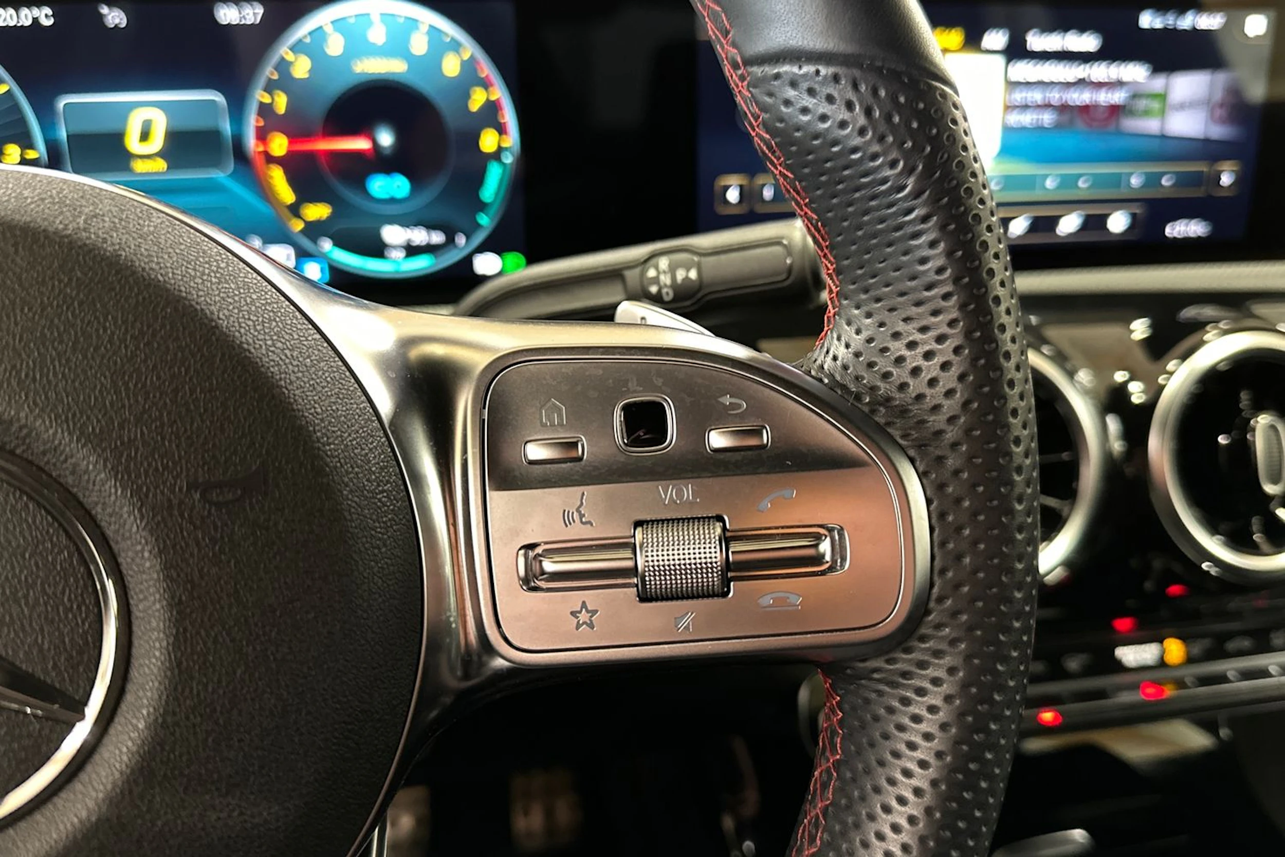 musta Mercedes-Benz CLA 2020 kuva 25.