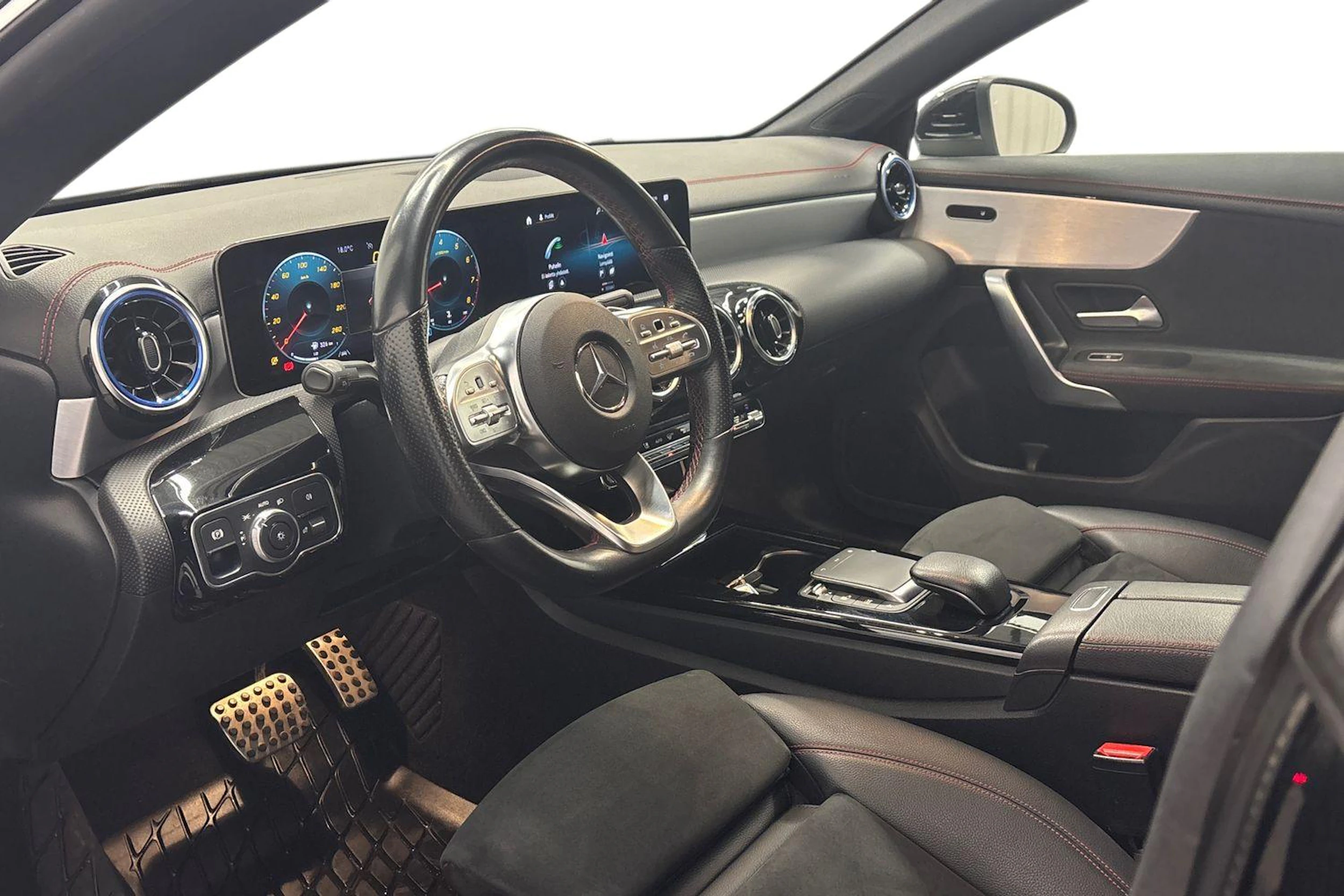 musta Mercedes-Benz CLA 2020 kuva 8.