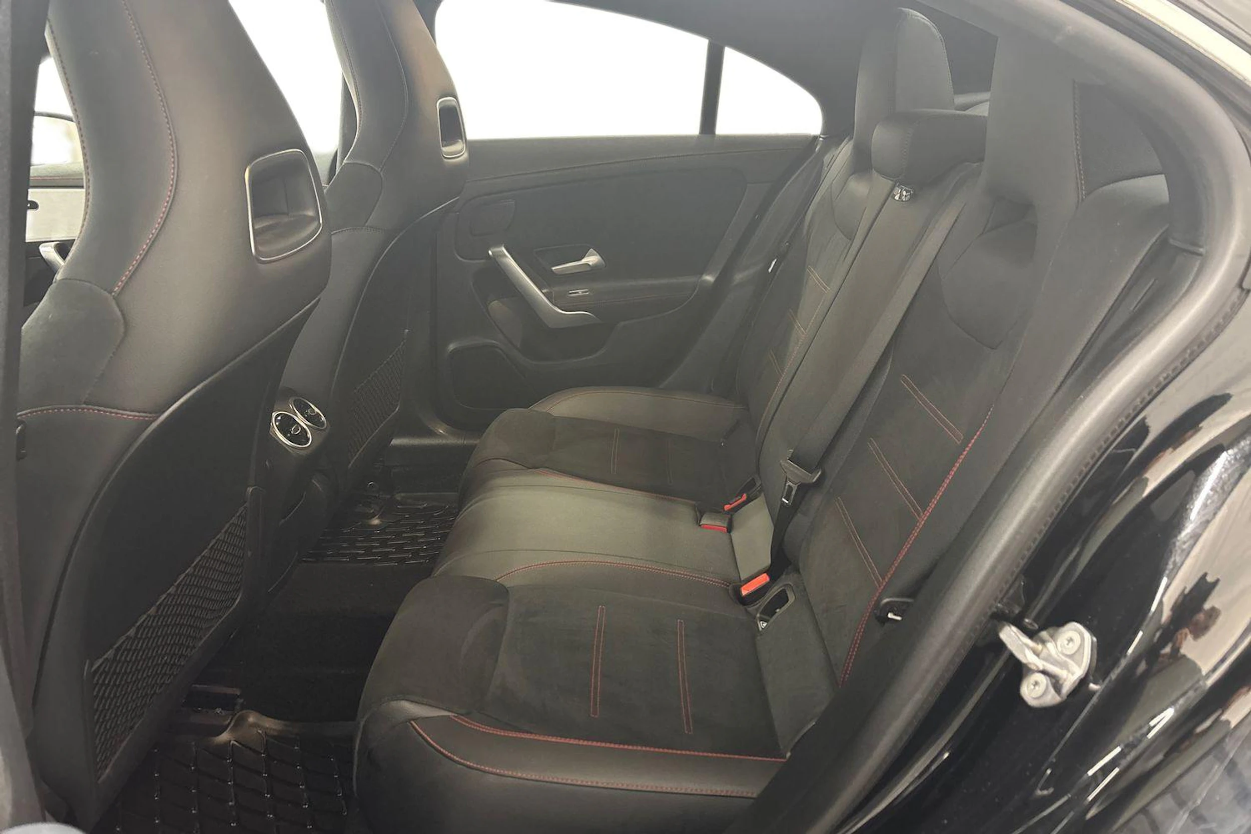 musta Mercedes-Benz CLA 2020 kuva 11.