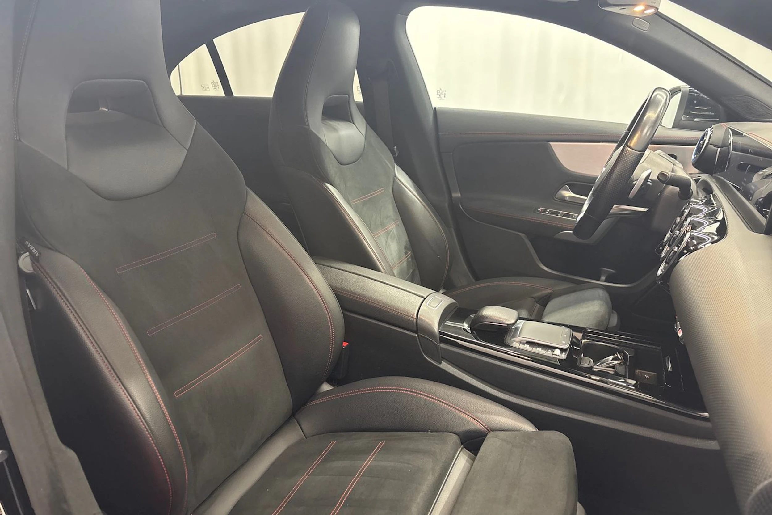 musta Mercedes-Benz CLA 2020 kuva 15.