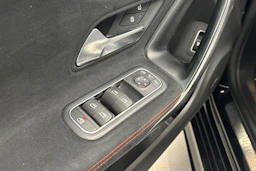 musta Mercedes-Benz CLA 2020 kuva 17.