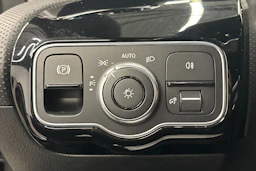 musta Mercedes-Benz CLA 2020 kuva 18.
