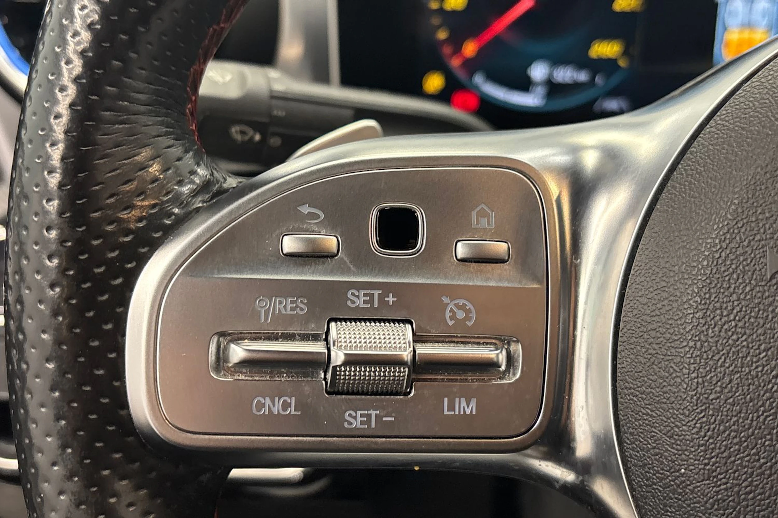 musta Mercedes-Benz CLA 2020 kuva 19.