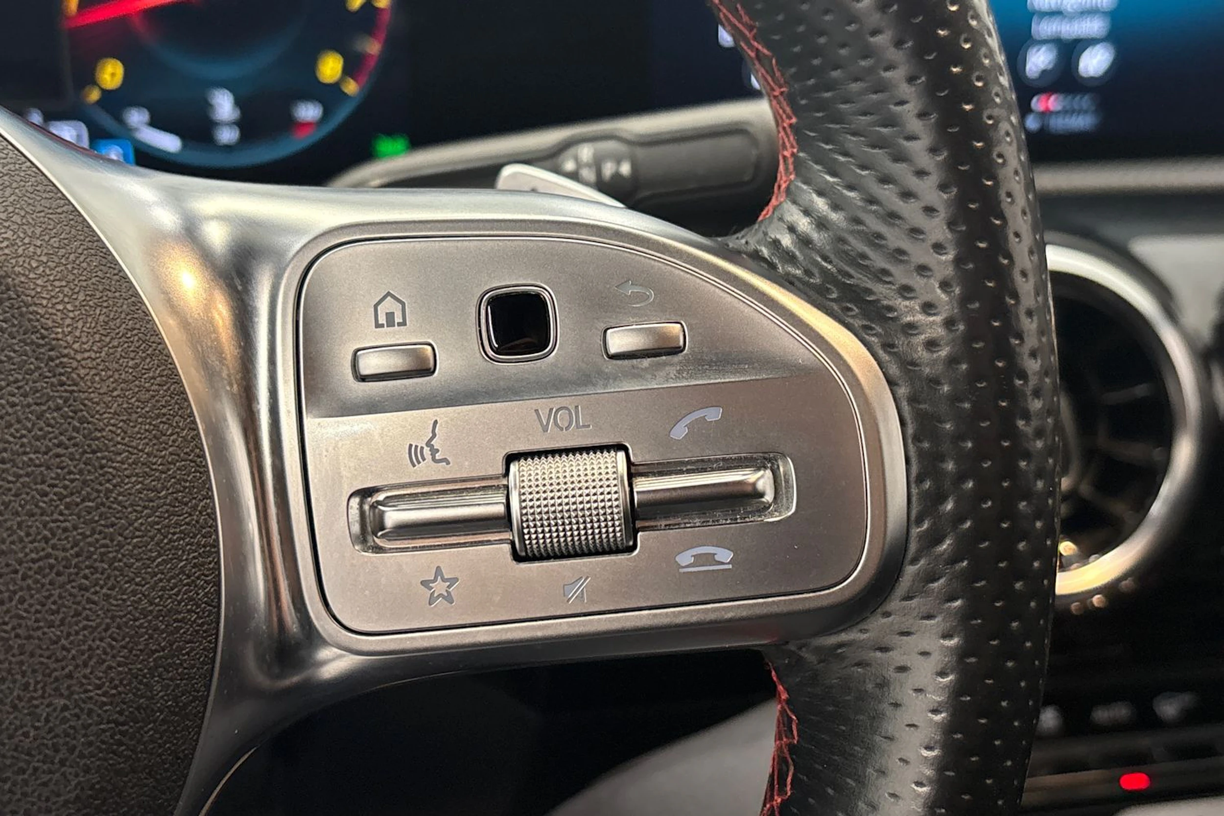 musta Mercedes-Benz CLA 2020 kuva 20.
