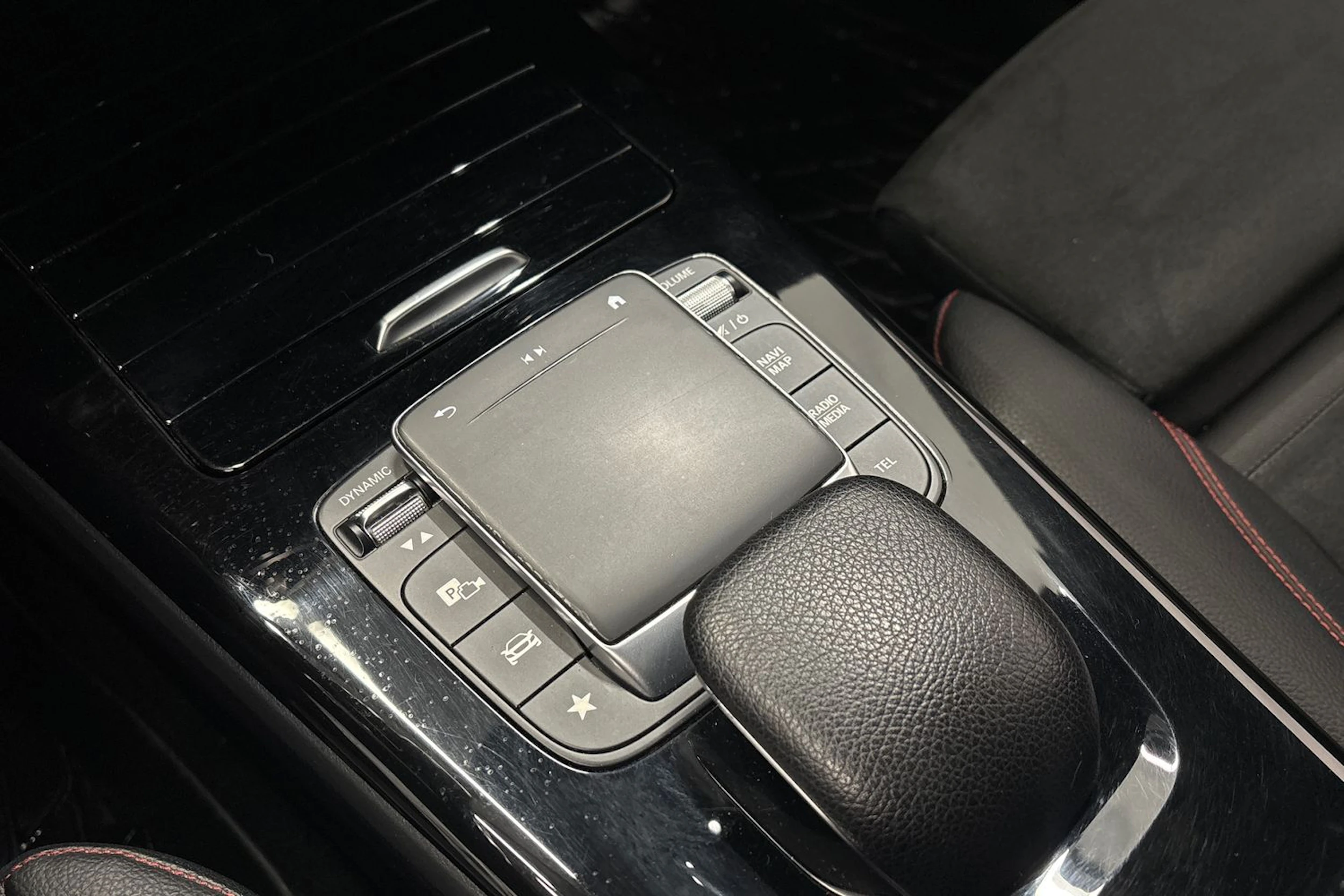 musta Mercedes-Benz CLA 2020 kuva 27.