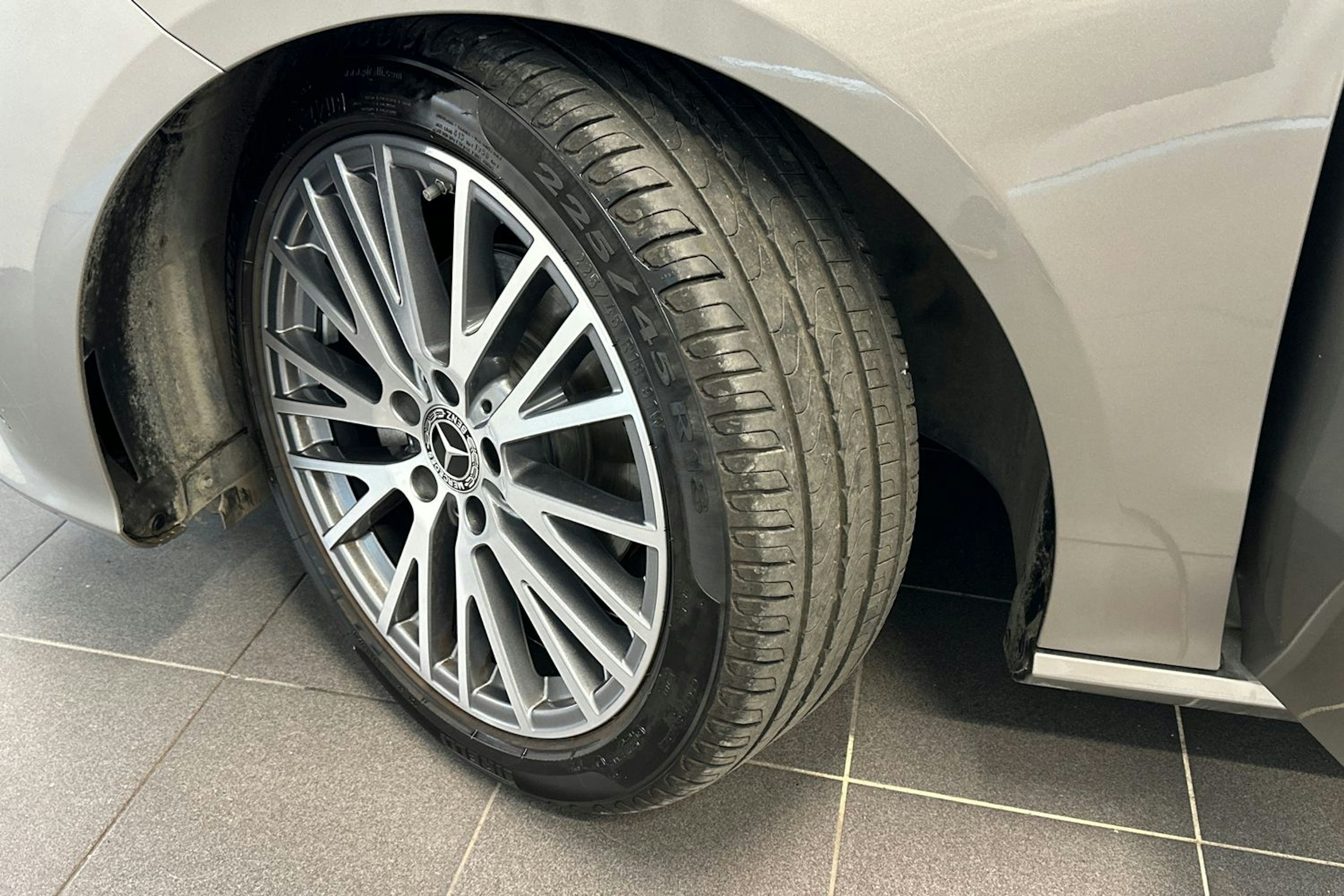 harmaa Mercedes-Benz CLA 2020 kuva 13.