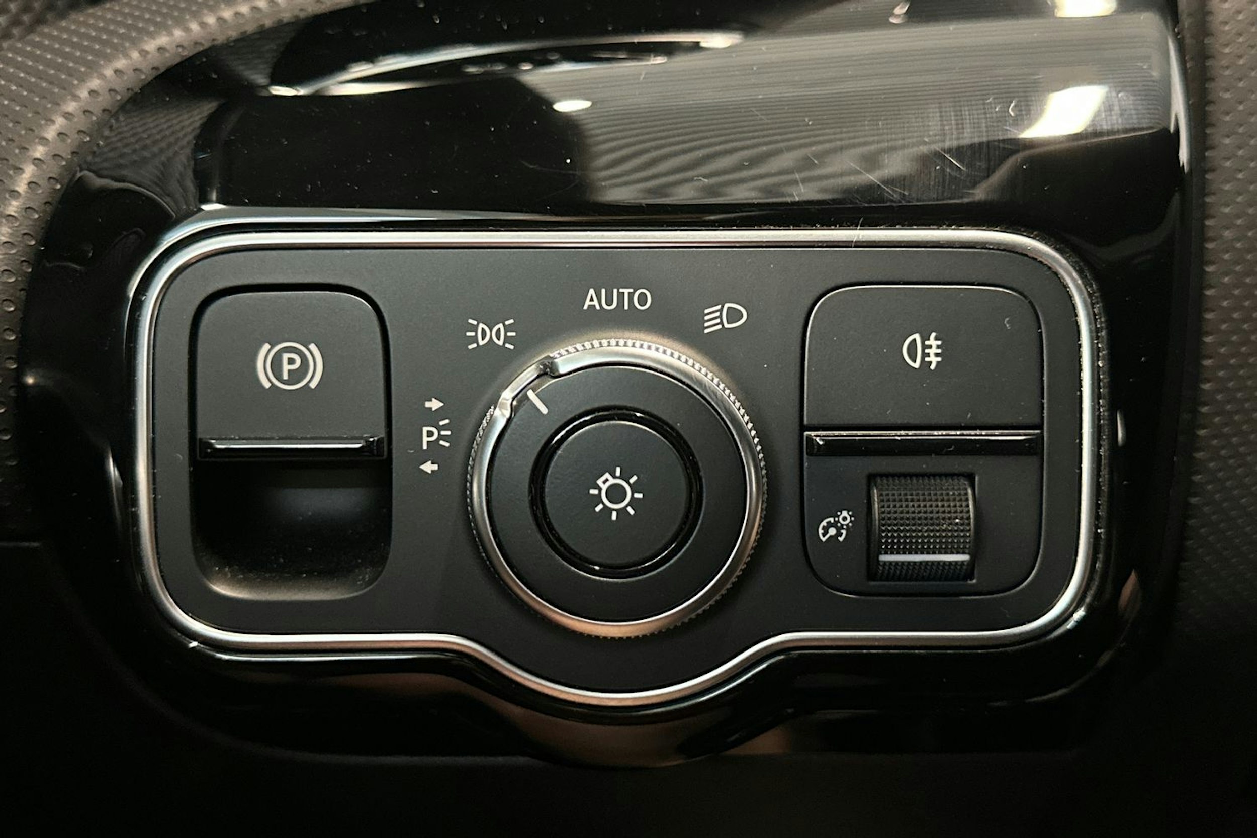 harmaa Mercedes-Benz CLA 2020 kuva 18.