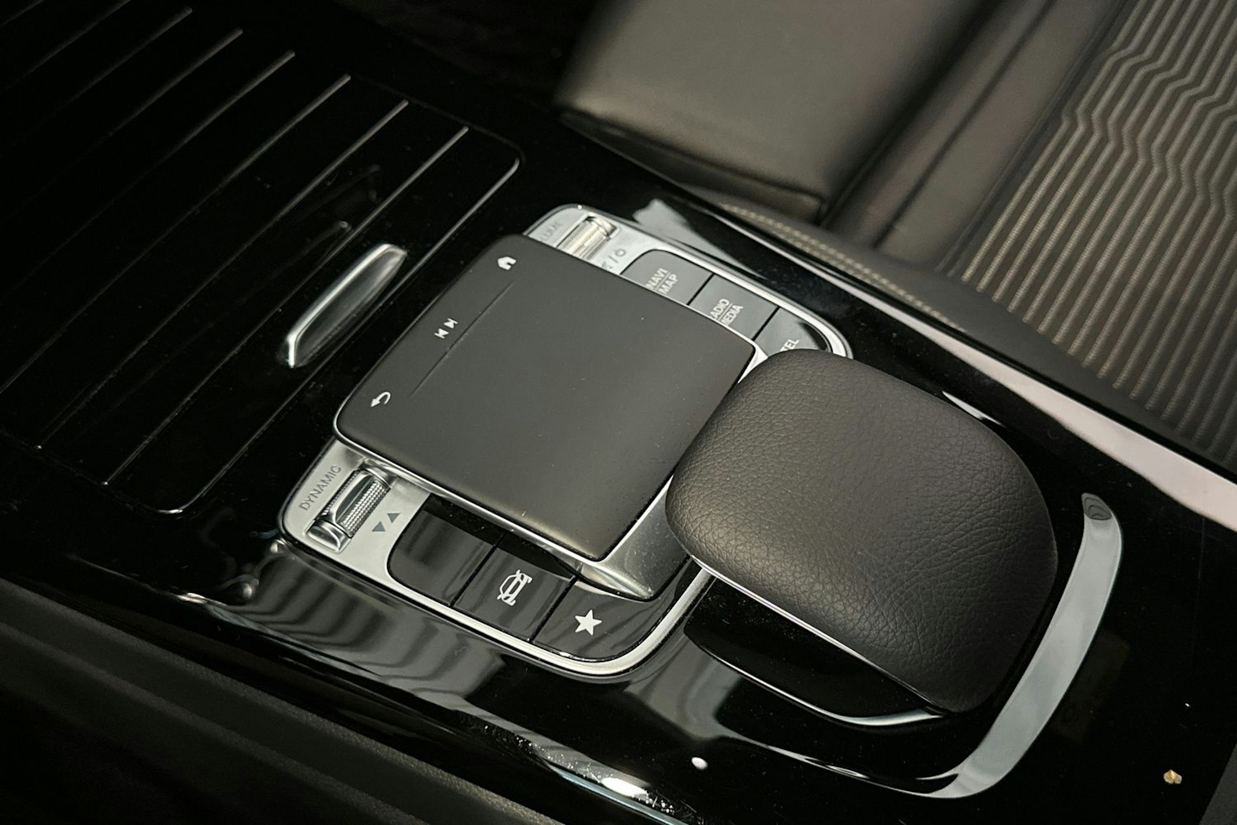 harmaa Mercedes-Benz CLA 2020 kuva 22.