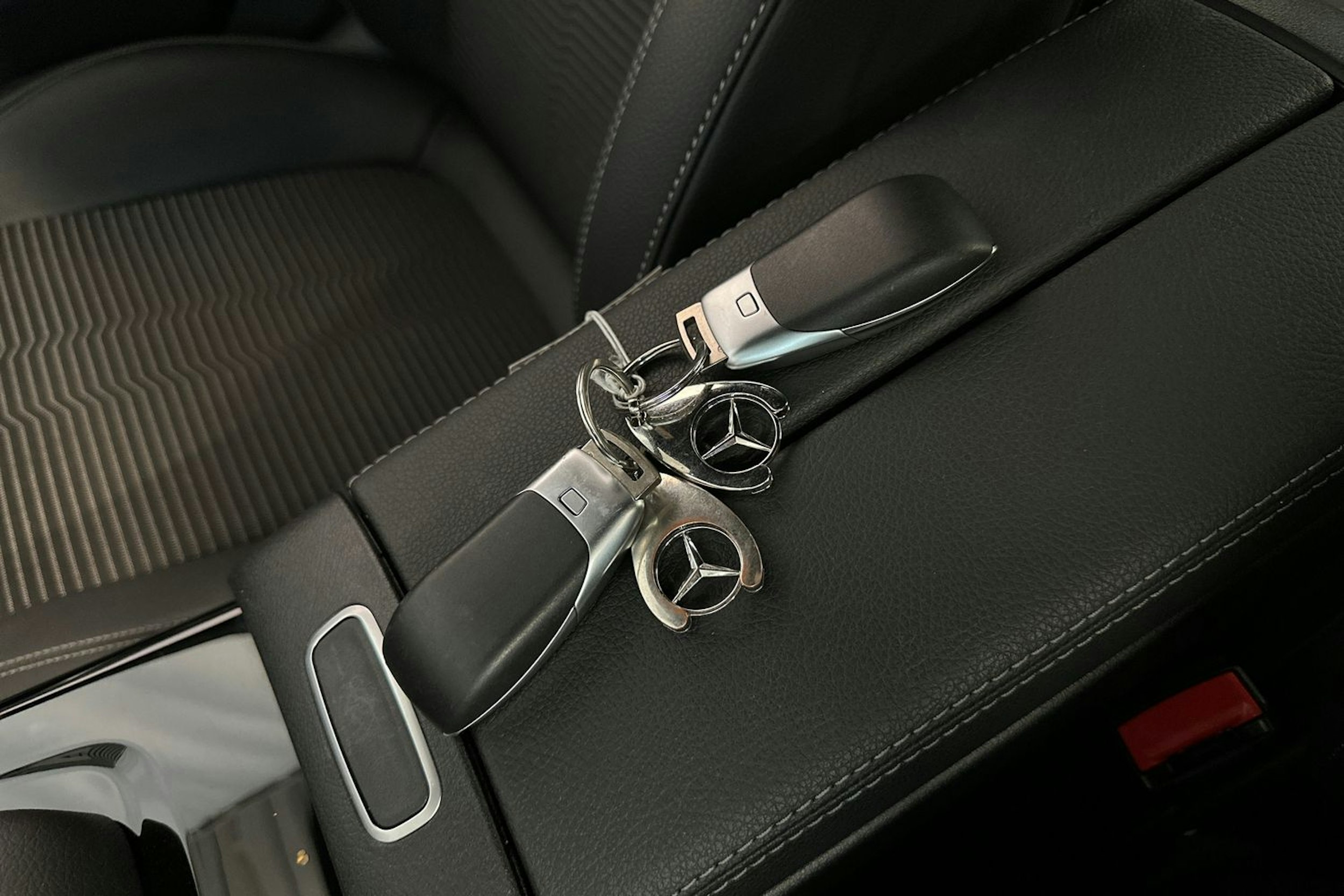 harmaa Mercedes-Benz CLA 2020 kuva 27.