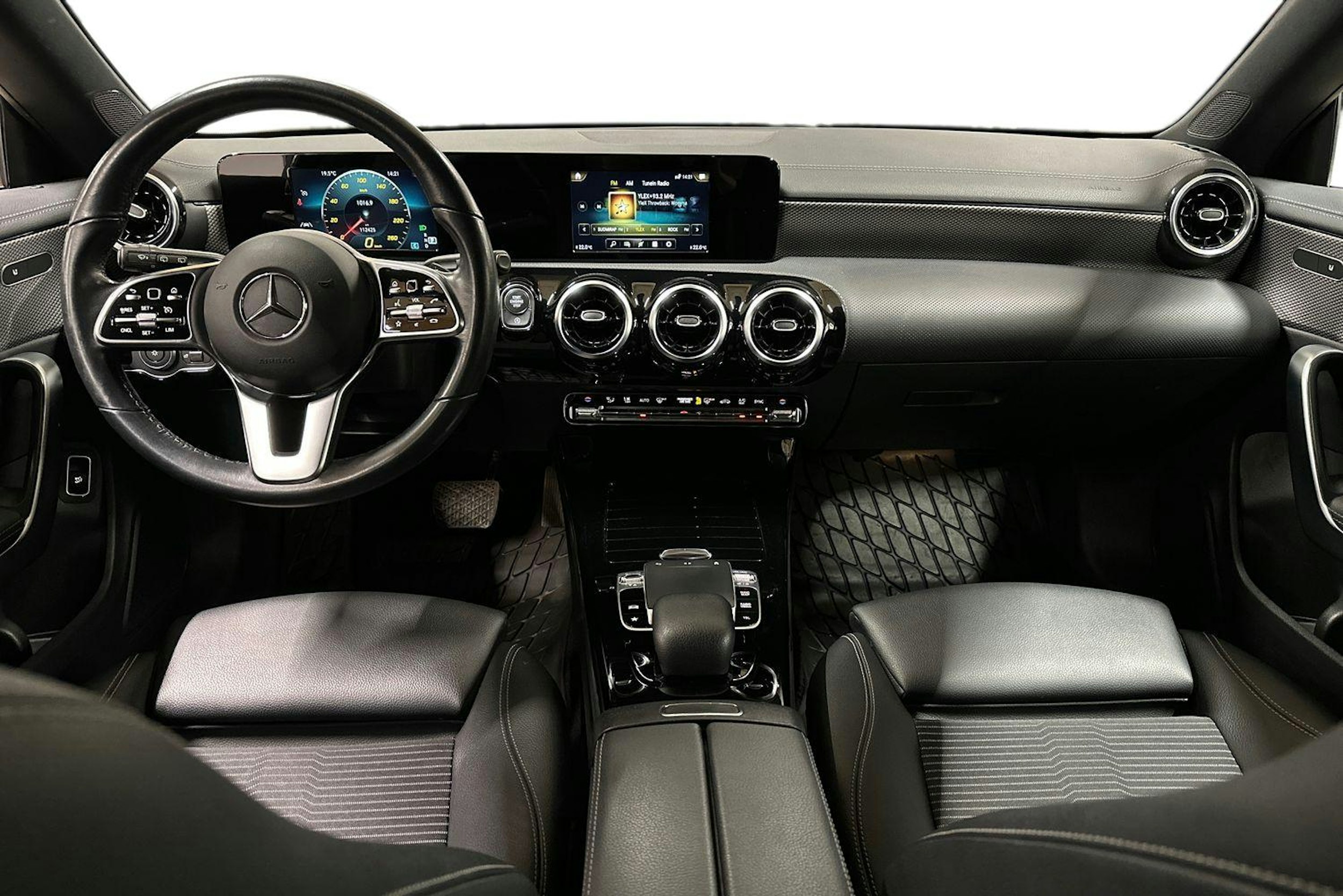 harmaa Mercedes-Benz CLA 2020 kuva 9.