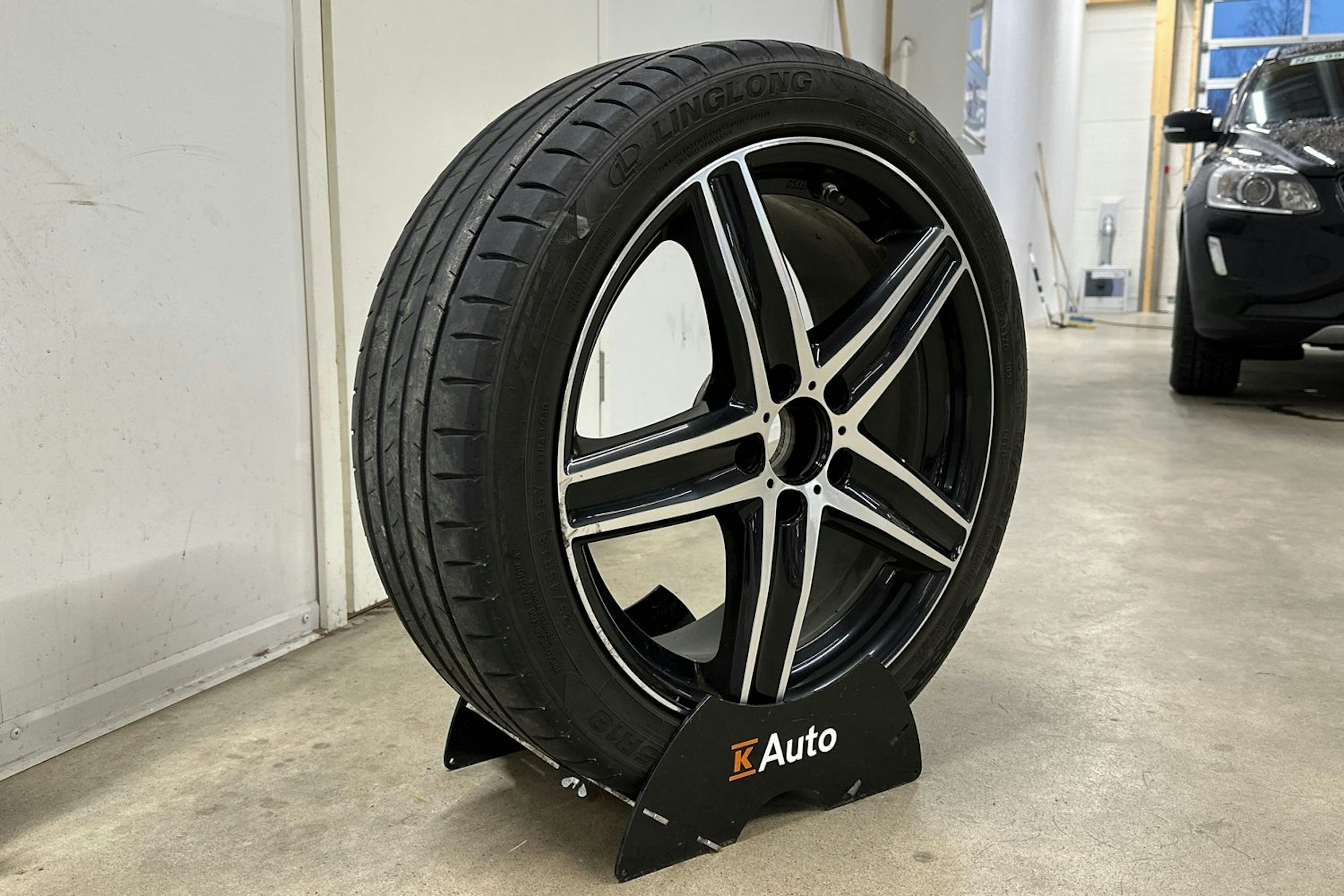 harmaa Mercedes-Benz CLA 2020 kuva 13.