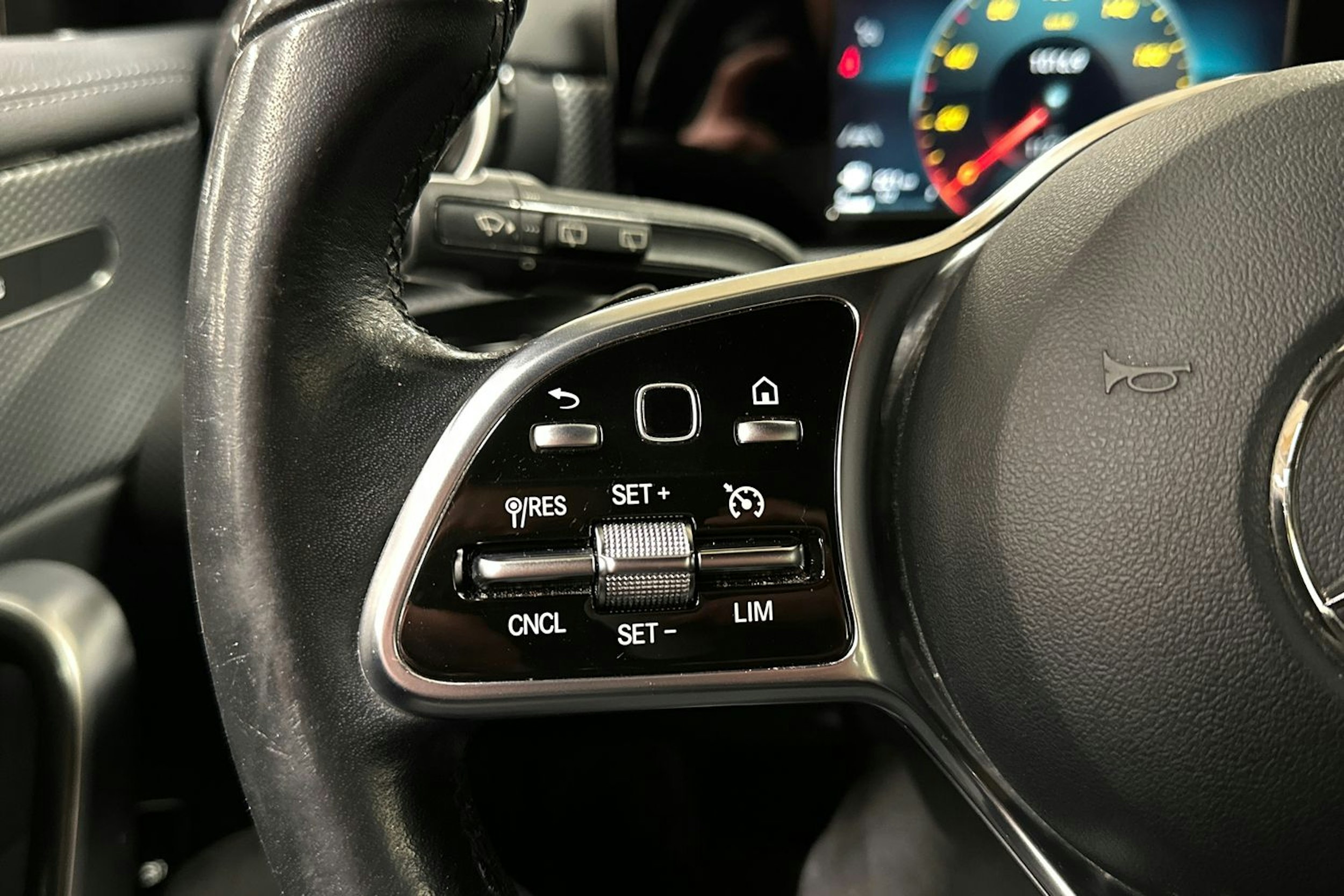 harmaa Mercedes-Benz CLA 2020 kuva 22.