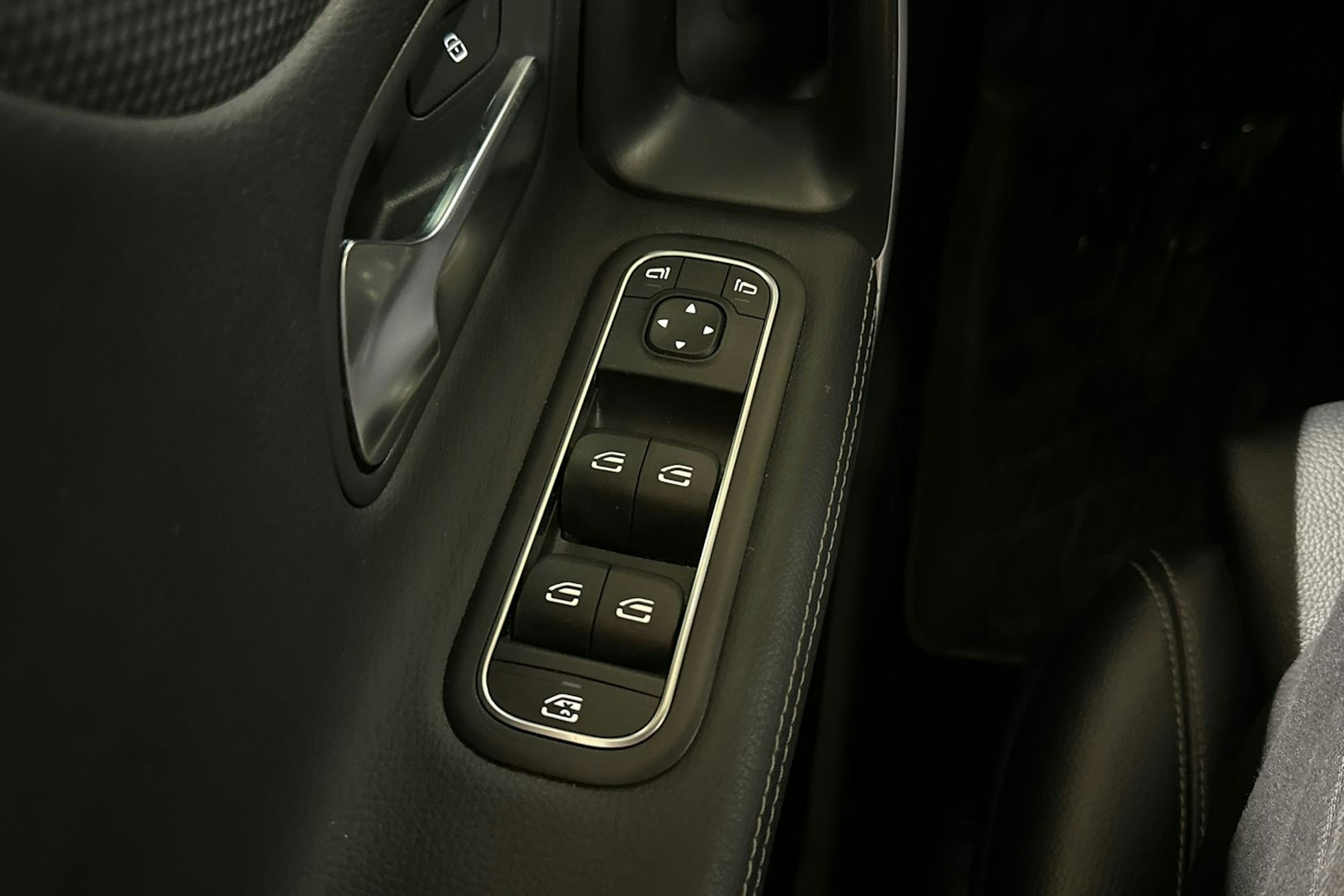 harmaa Mercedes-Benz CLA 2020 kuva 26.